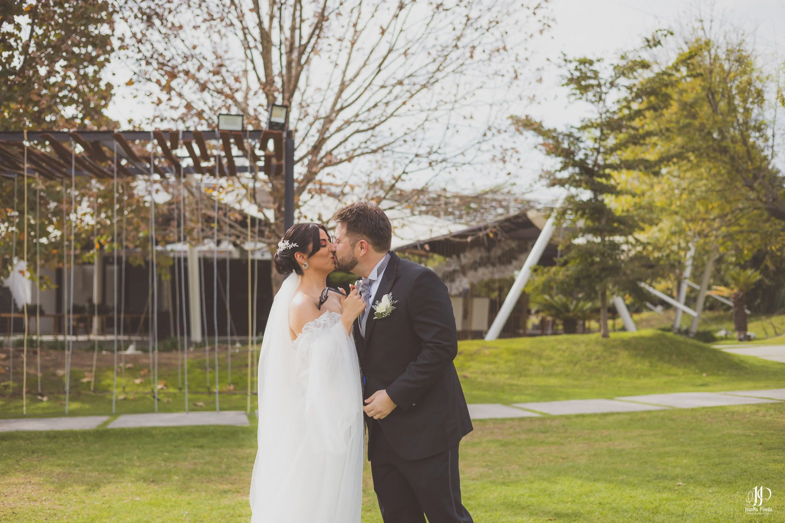 First look-1-5.jpg