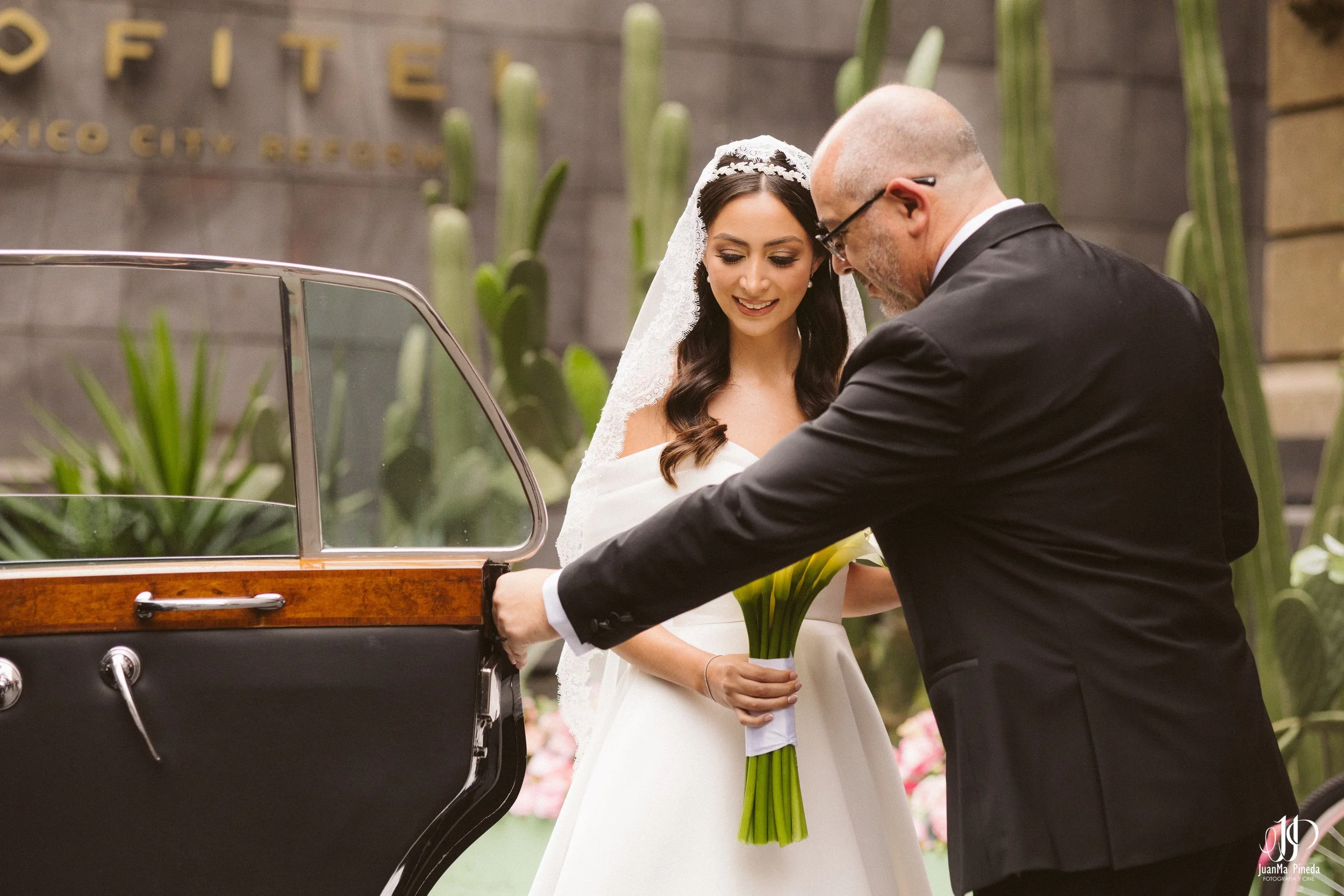 CDMX+Getting+Ready+Bride-76.jpg