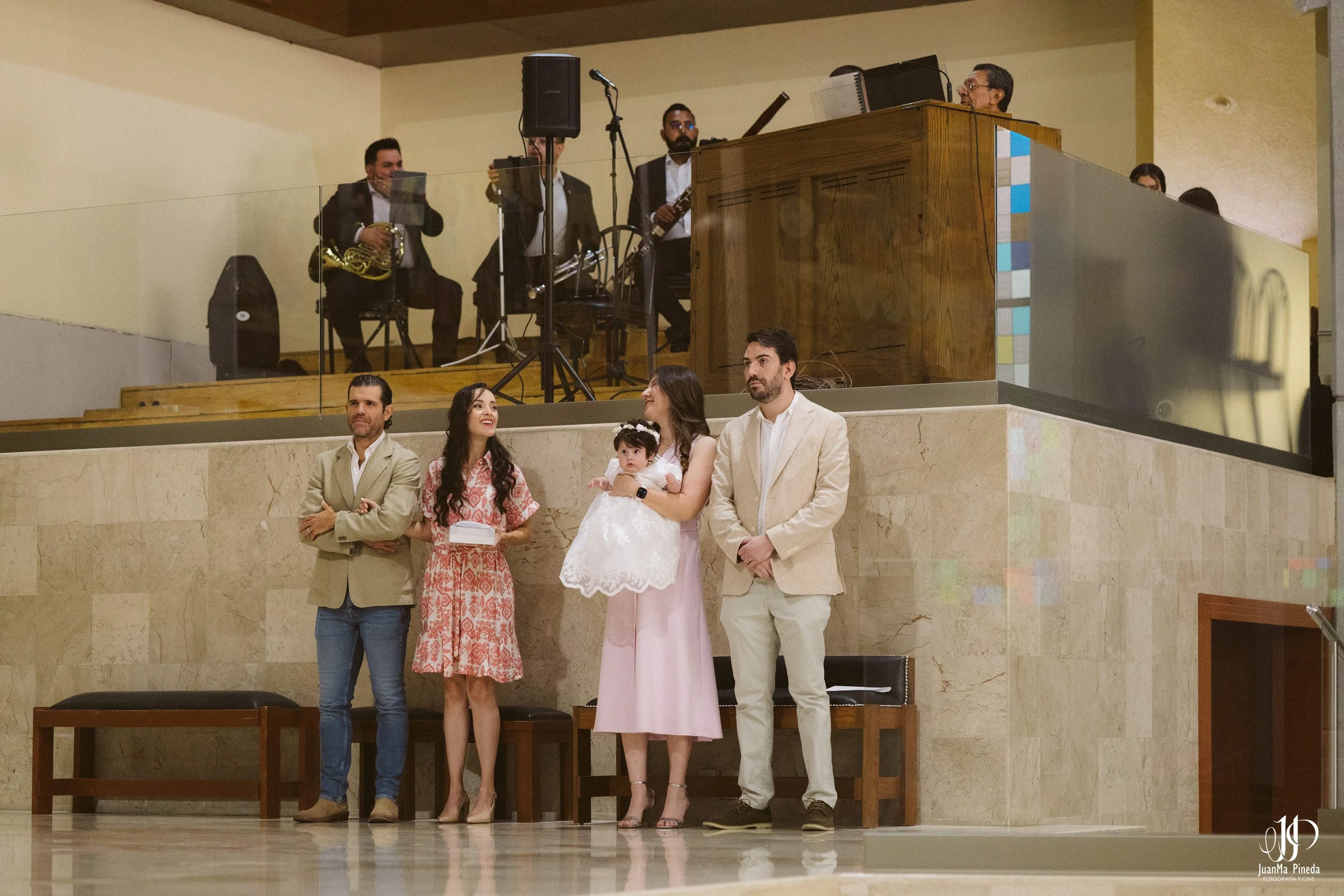 Bautizo Angelical: La Primera Bendición de Nuestra Pequeña en el Templo JoséMaria Escrivá Guadalajara