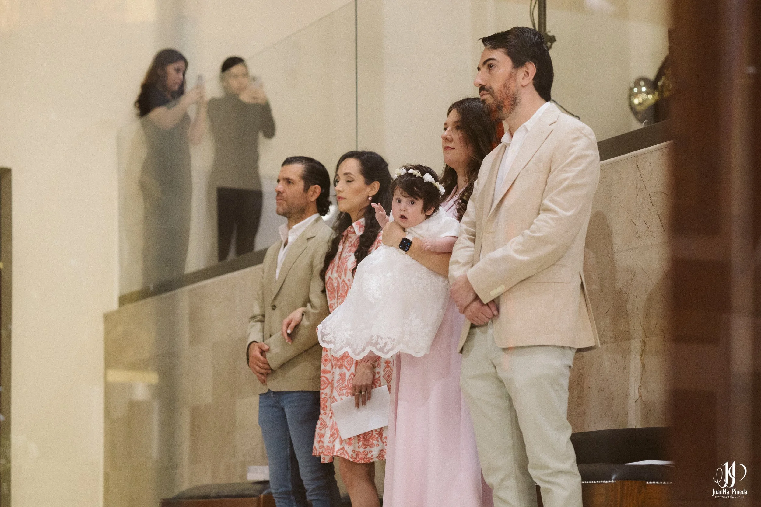 Bautizo Angelical: La Primera Bendición de Nuestra Pequeña en el Templo JoséMaria Escrivá Guadalajara