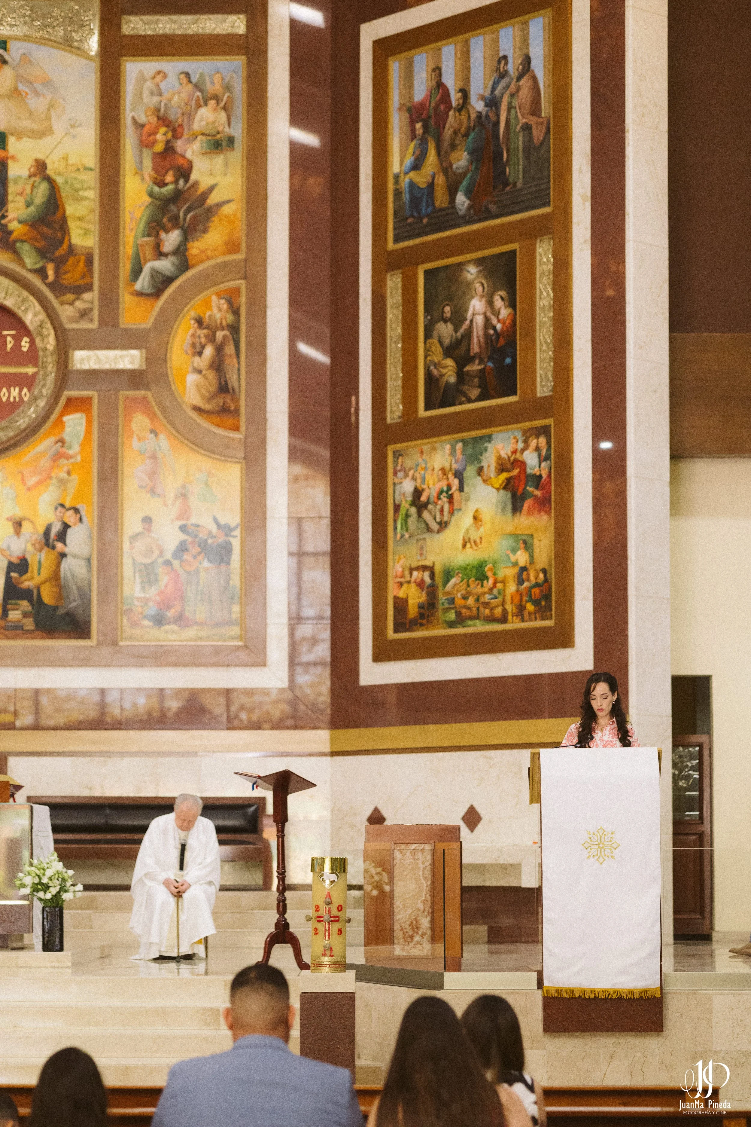 Bautizo Angelical: La Primera Bendición de Nuestra Pequeña en el Templo JoséMaria Escrivá Guadalajara