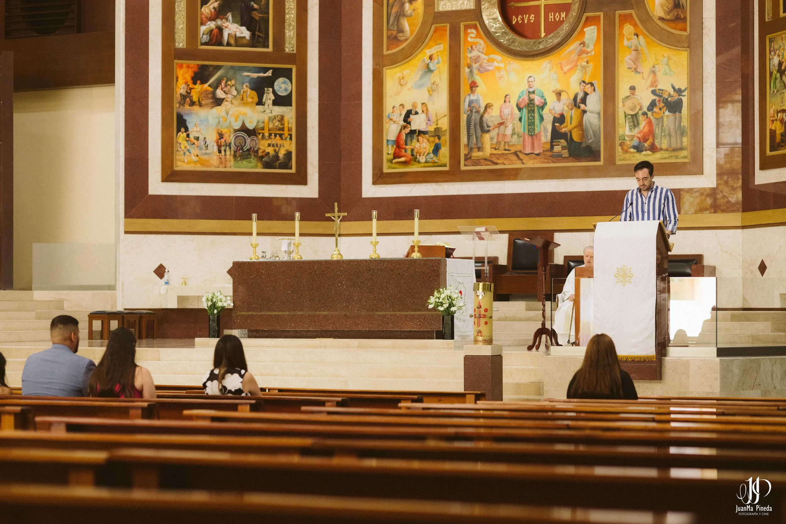 Bautizo Angelical: La Primera Bendición de Nuestra Pequeña en el Templo JoséMaria Escrivá Guadalajara