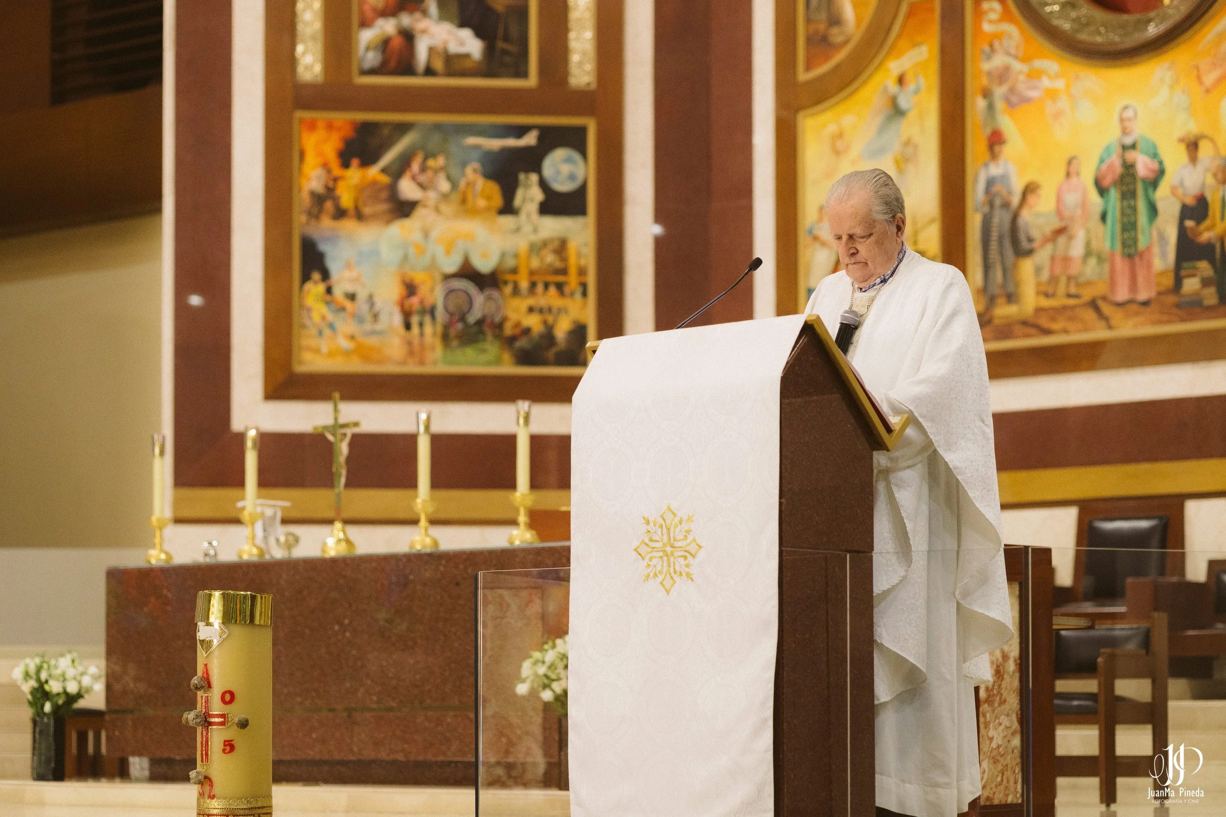 Bautizo Angelical: La Primera Bendición de Nuestra Pequeña en el Templo JoséMaria Escrivá Guadalajara