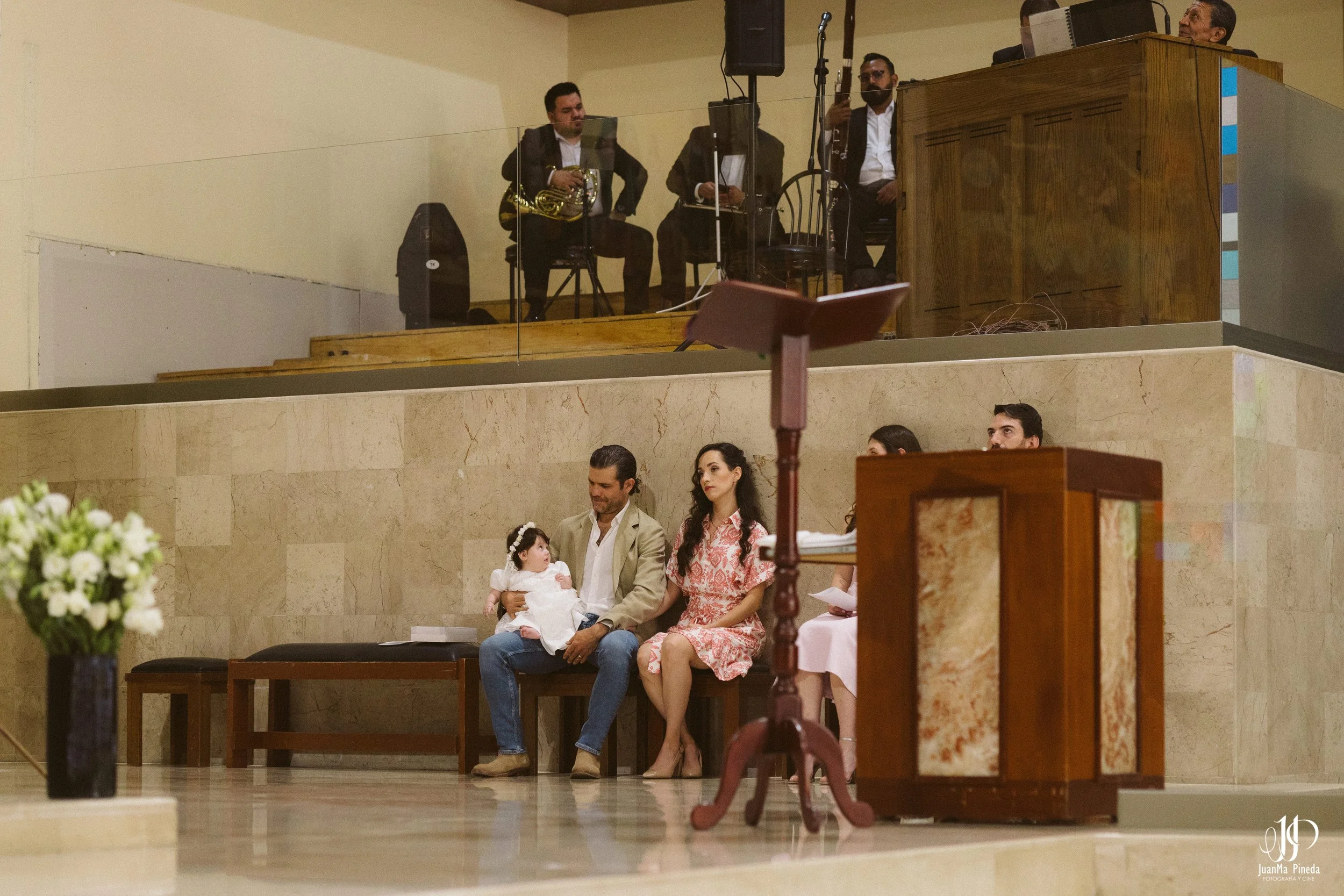 Bautizo Angelical: La Primera Bendición de Nuestra Pequeña en el Templo JoséMaria Escrivá Guadalajara