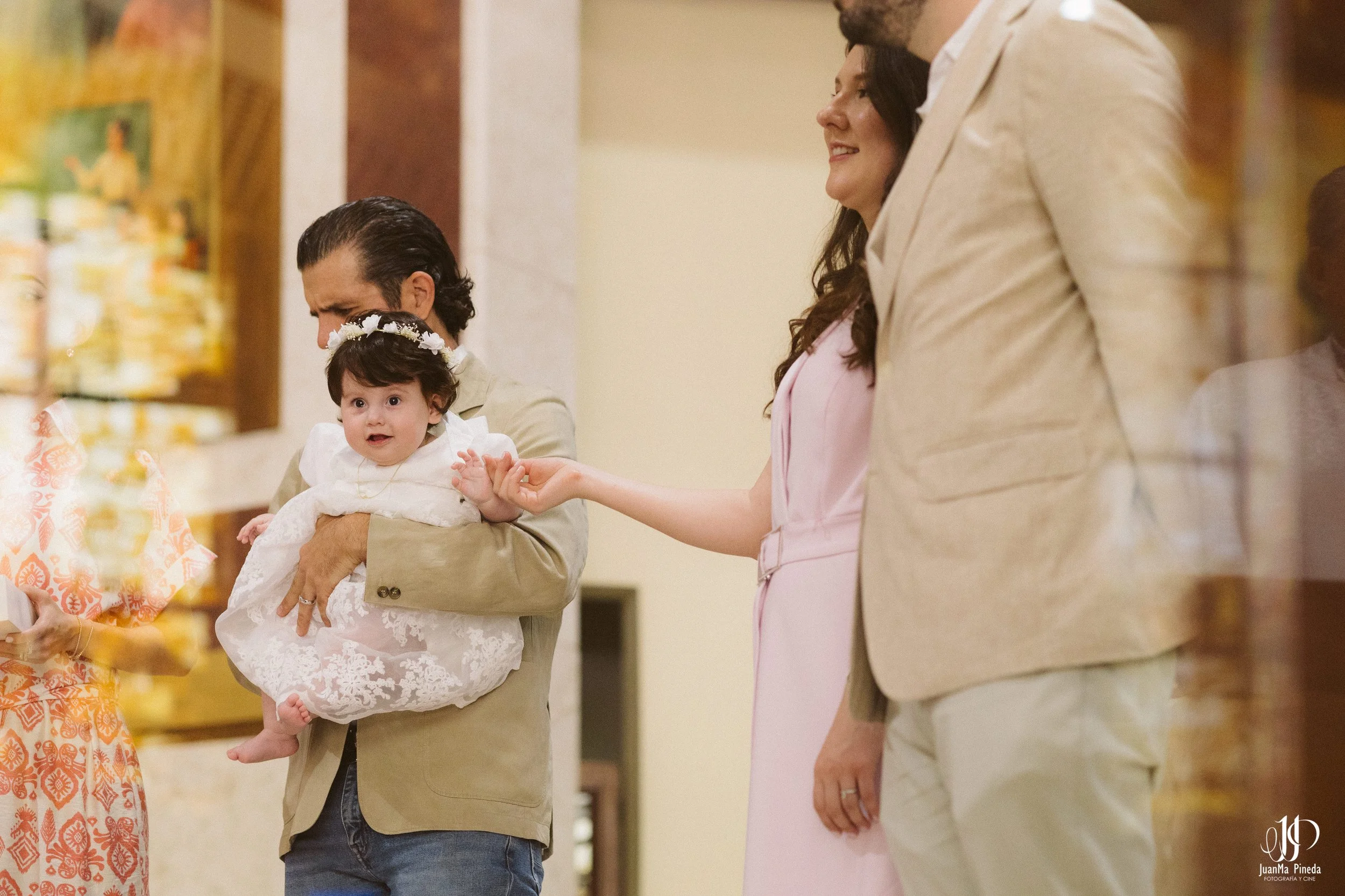 Bautizo Angelical: La Primera Bendición de Nuestra Pequeña en el Templo JoséMaria Escrivá Guadalajara