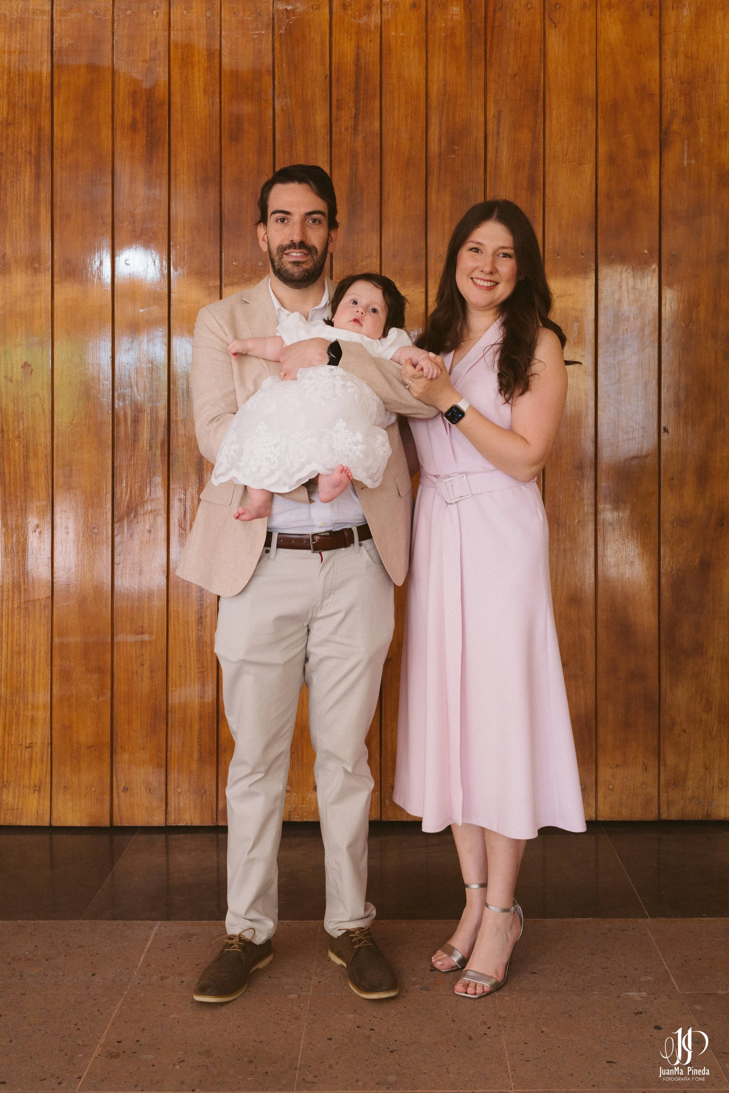 Bautizo Angelical: La Primera Bendición de Nuestra Pequeña en el Templo JoséMaria Escrivá Guadalajara