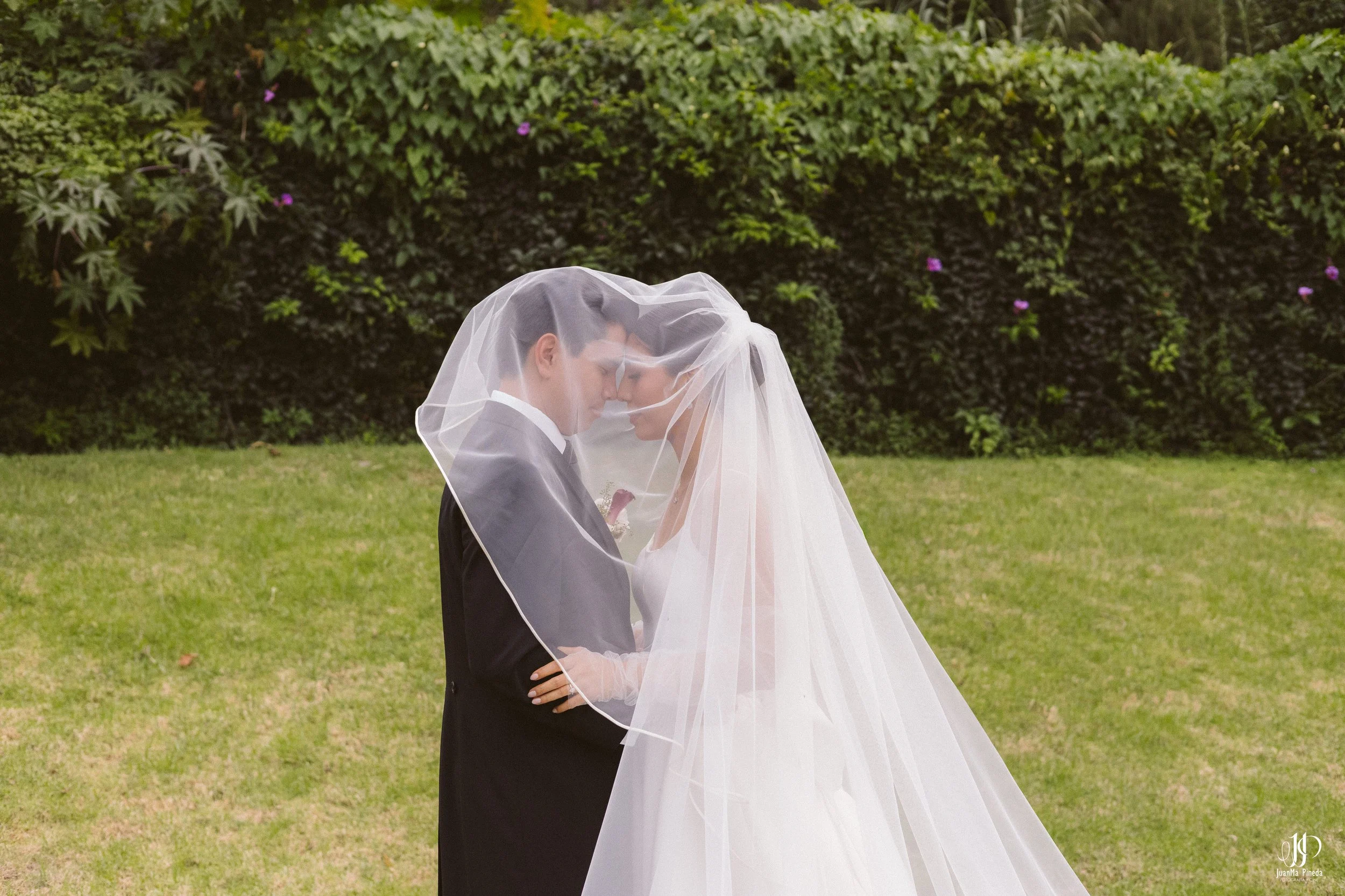 Eternizando el Amor: Sesión Formal de Novios en Arbolada - Jardín de Eventos, Atotonilco El Alto, Jalisco