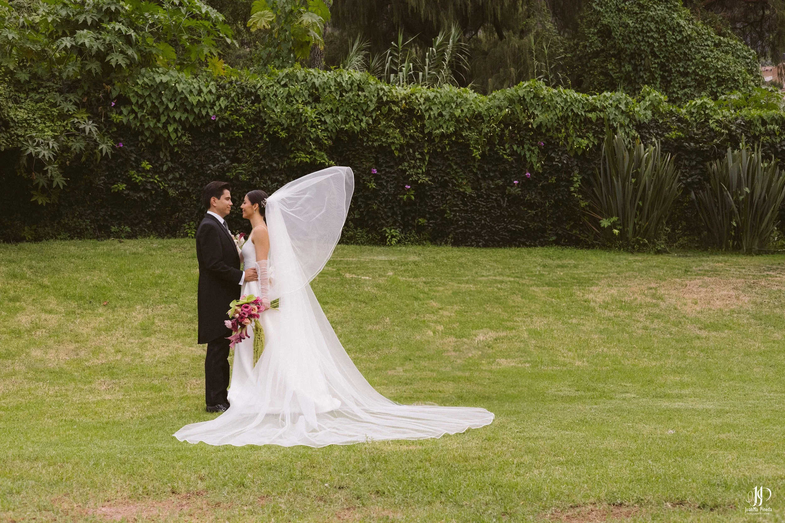 Eternizando el Amor: Sesión Formal de Novios en Arbolada - Jardín de Eventos, Atotonilco El Alto, Jalisco