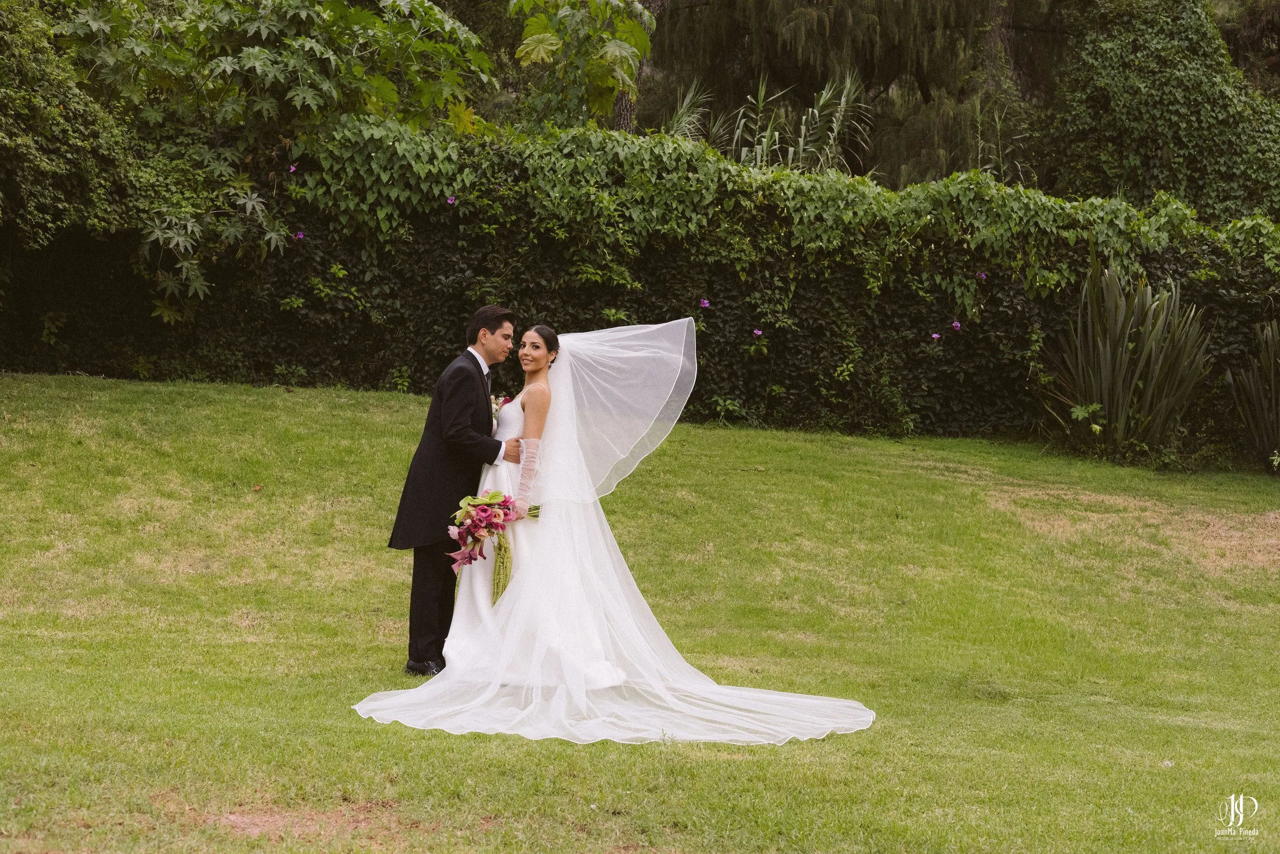 Eternizando el Amor: Sesión Formal de Novios en Arbolada - Jardín de Eventos, Atotonilco El Alto, Jalisco