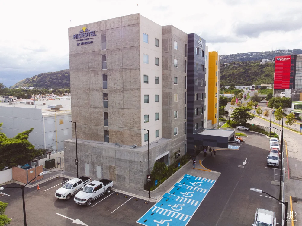 Momento Íntimo: La Magia del Getting Ready de la Novia en Microtel Inn &amp; Suites by Wyndham Guadalajara Sur