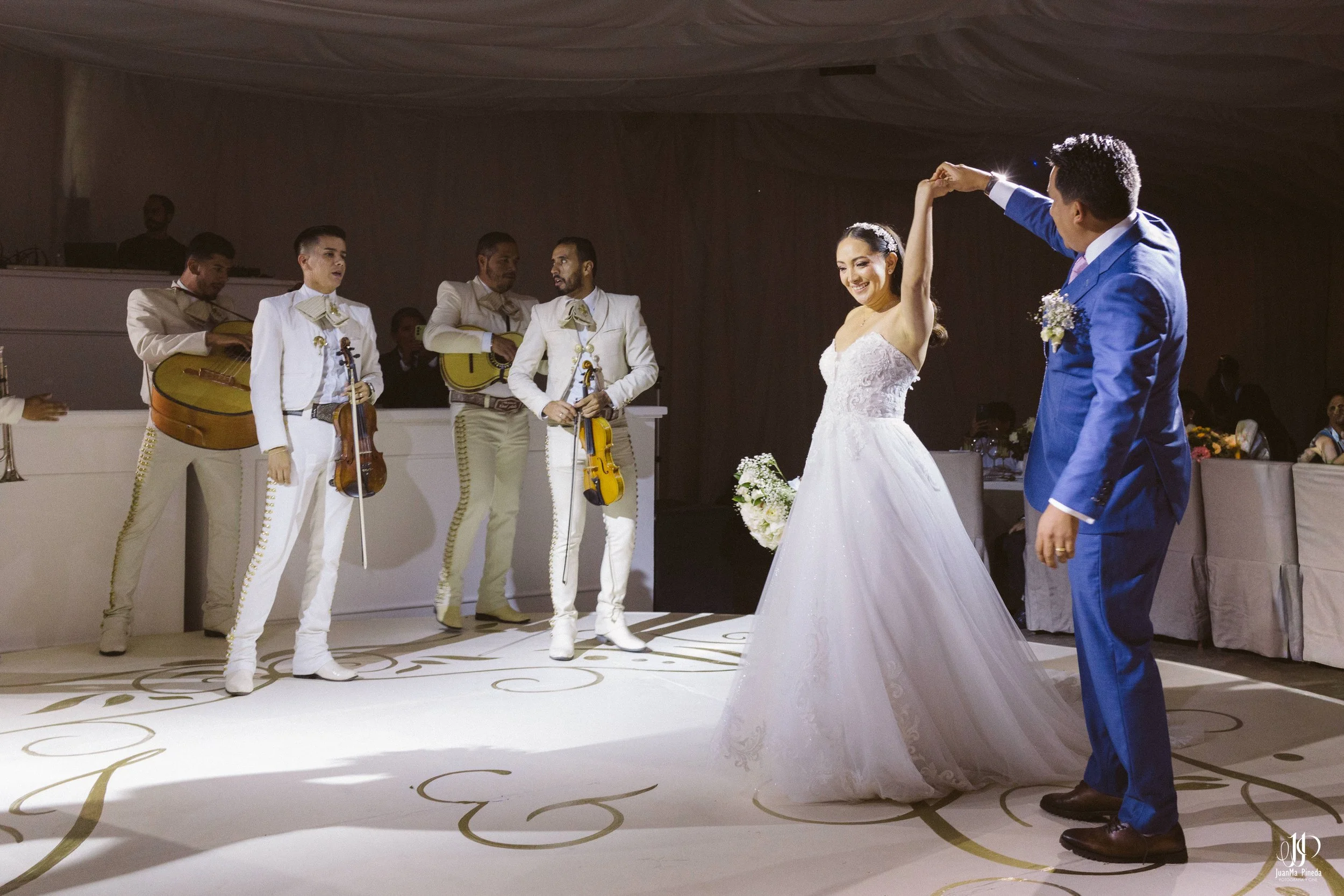Un momento eterno: Celebrando el amor en la Recepción Social de Quinta Los Agapantos, Guadalajara.