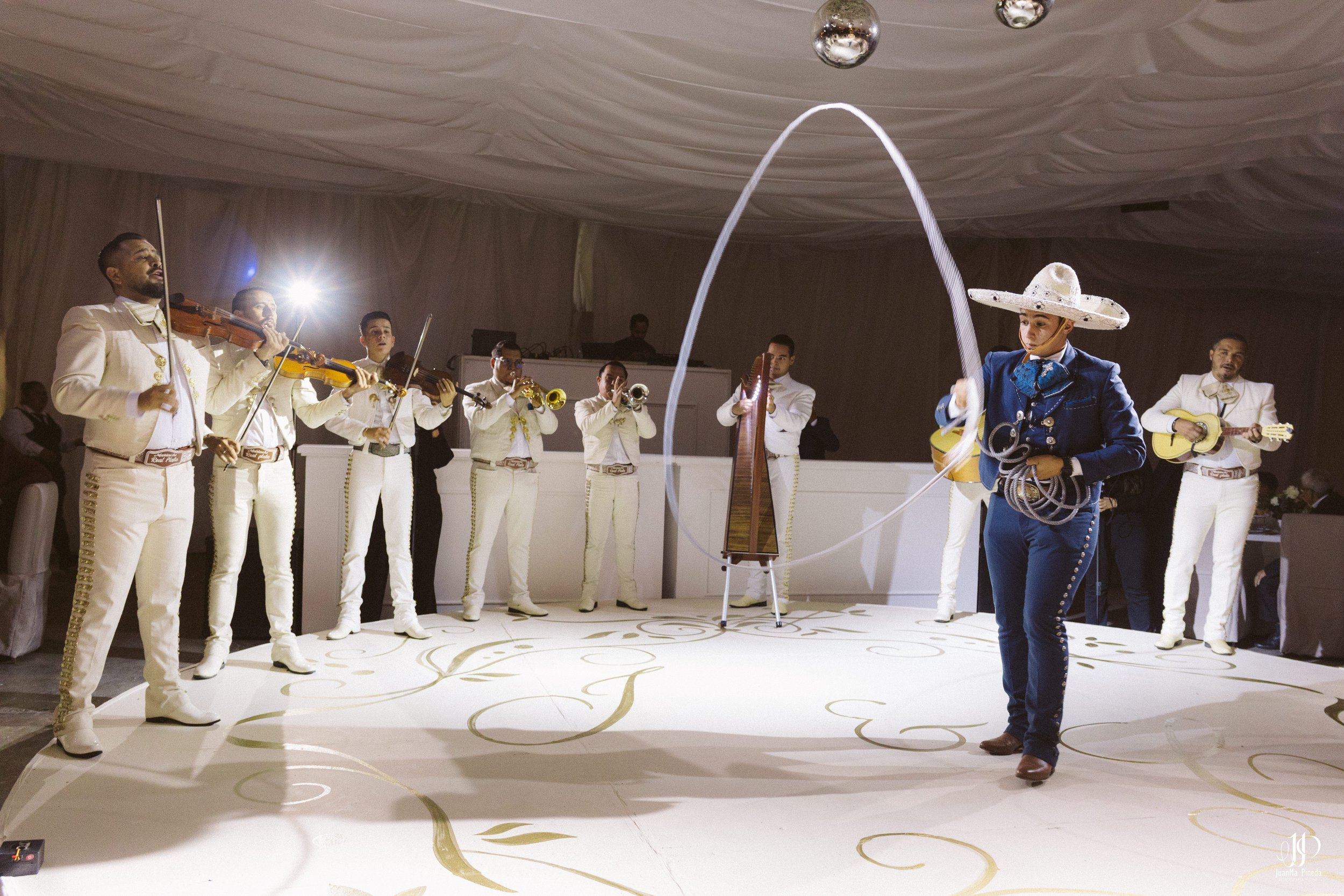 Un momento eterno: Celebrando el amor en la Recepción Social de Quinta Los Agapantos, Guadalajara.