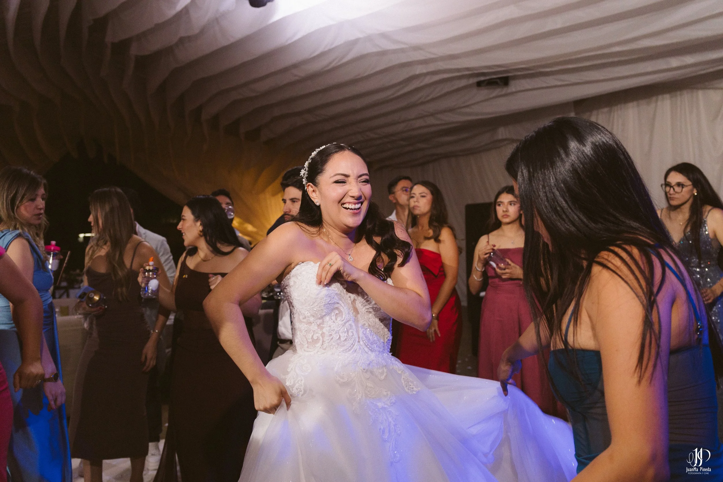 Un momento eterno: Celebrando el amor en la Recepción Social de Quinta Los Agapantos, Guadalajara.