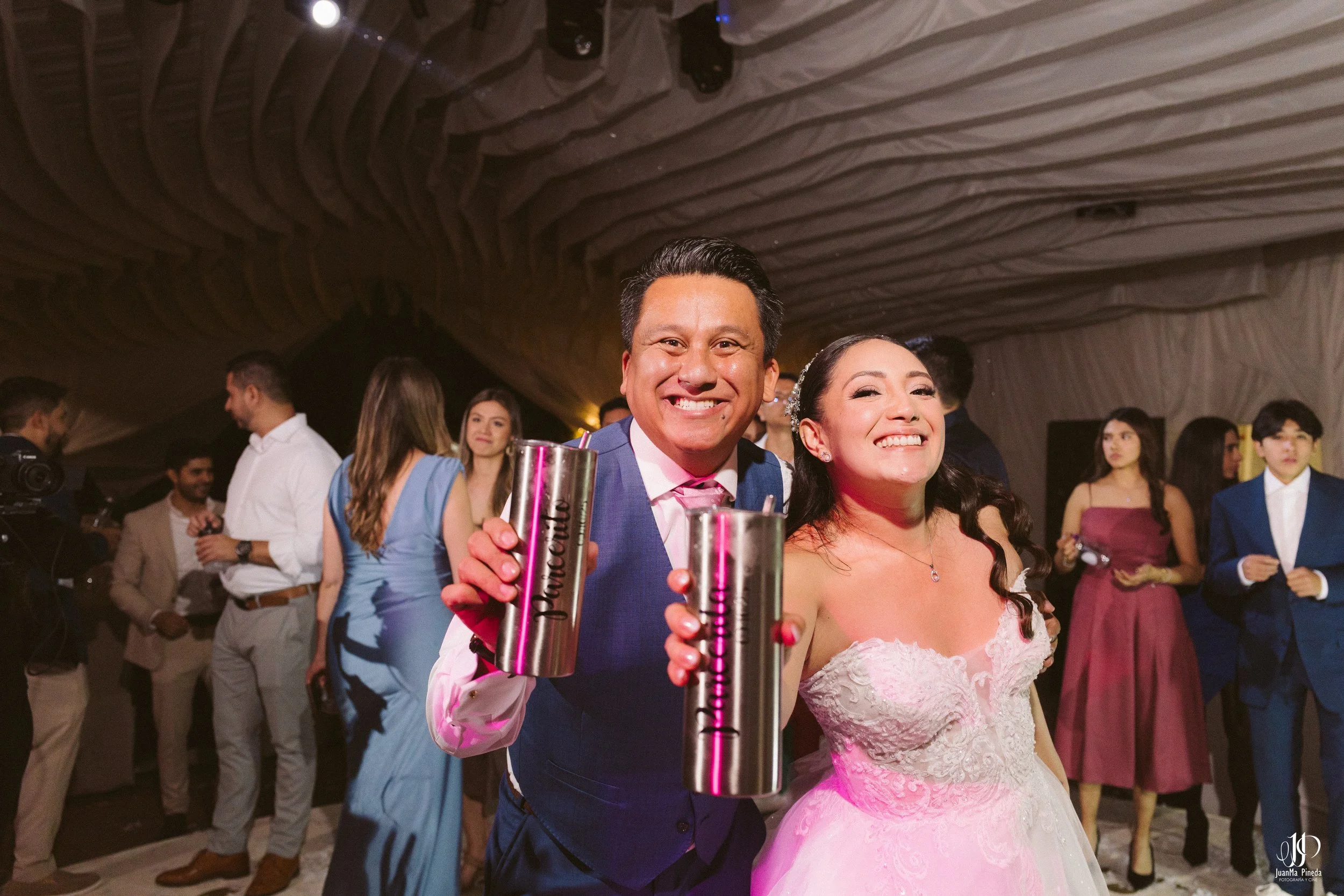Un momento eterno: Celebrando el amor en la Recepción Social de Quinta Los Agapantos, Guadalajara.