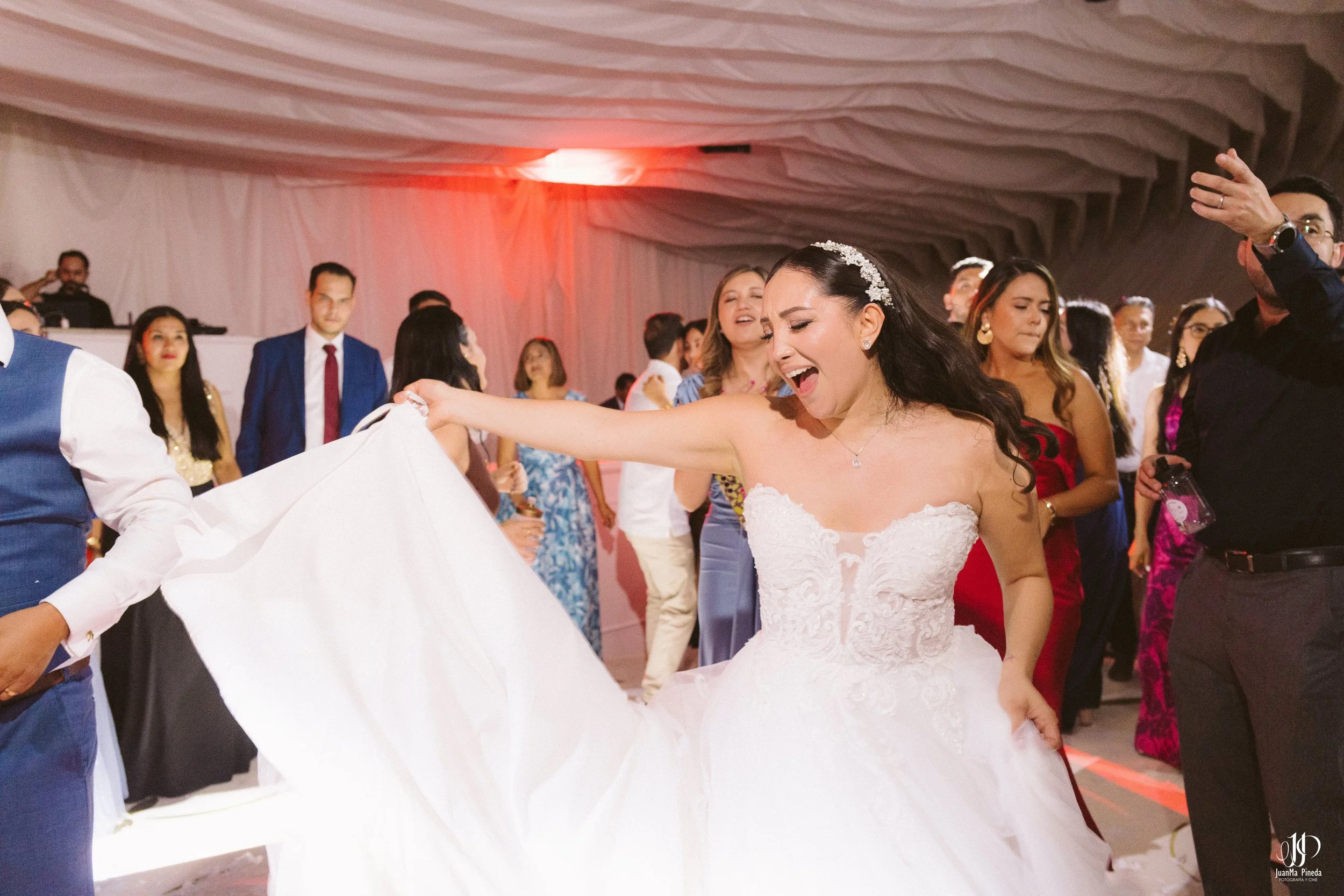 Un momento eterno: Celebrando el amor en la Recepción Social de Quinta Los Agapantos, Guadalajara.