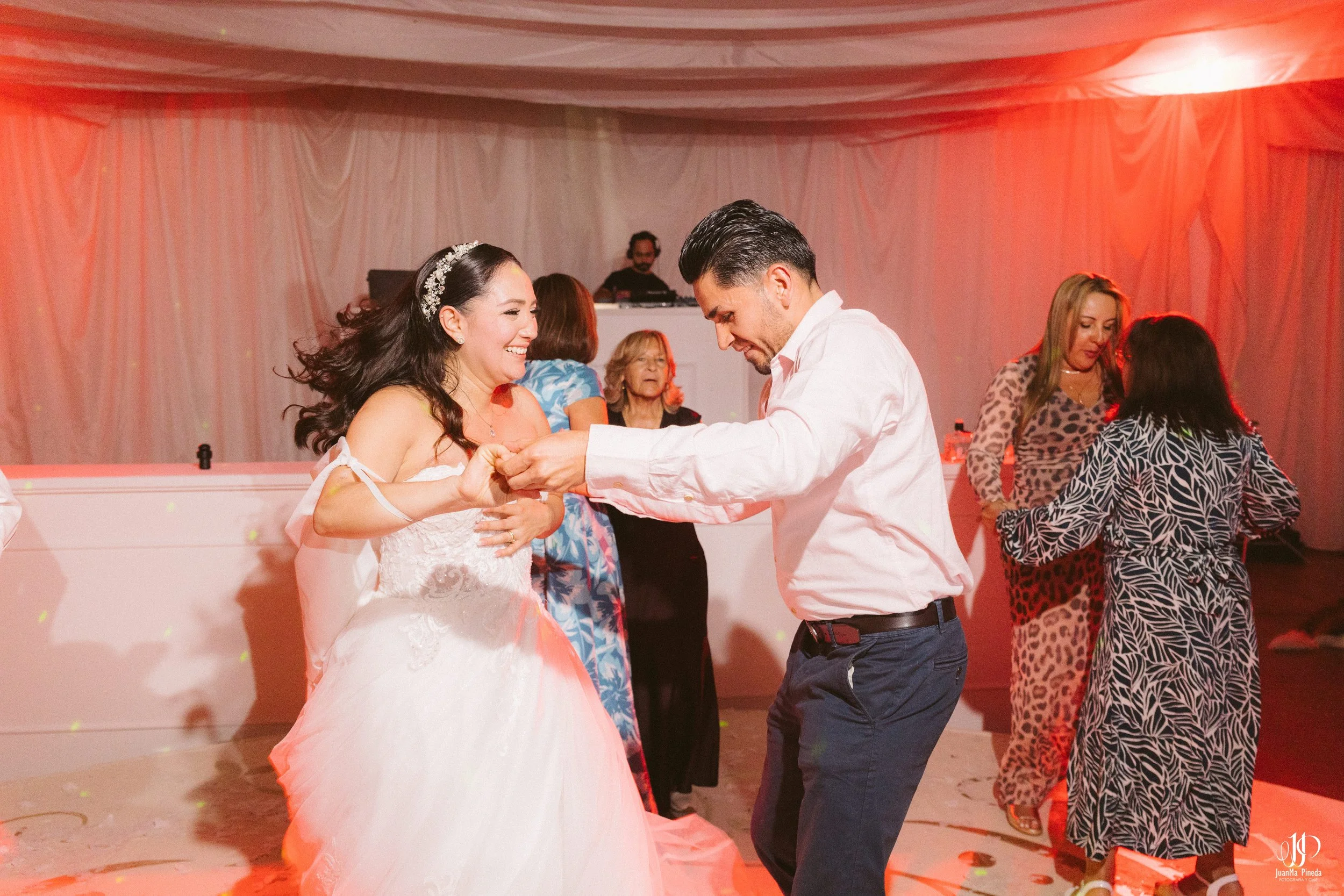 Un momento eterno: Celebrando el amor en la Recepción Social de Quinta Los Agapantos, Guadalajara.
