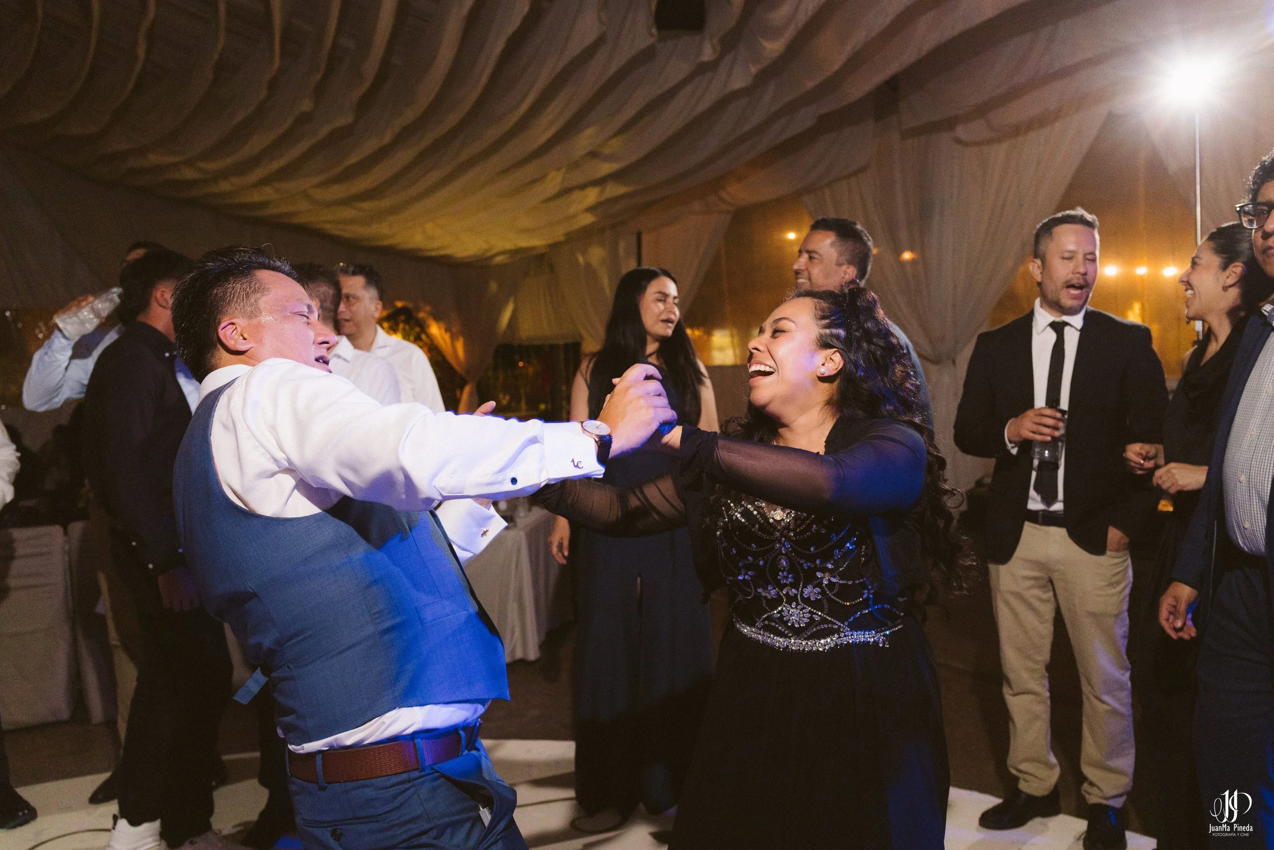 Un momento eterno: Celebrando el amor en la Recepción Social de Quinta Los Agapantos, Guadalajara.