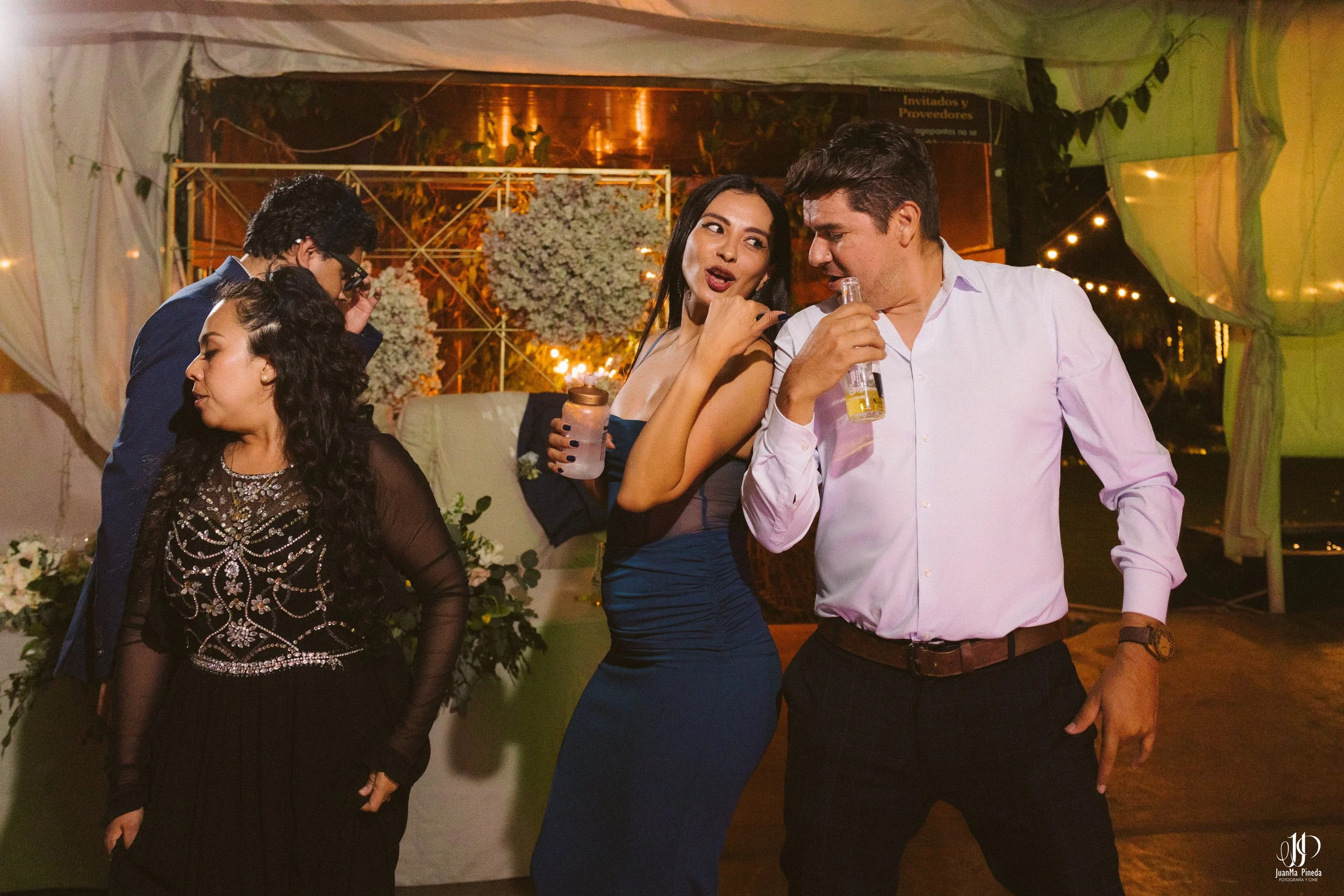 Un momento eterno: Celebrando el amor en la Recepción Social de Quinta Los Agapantos, Guadalajara.