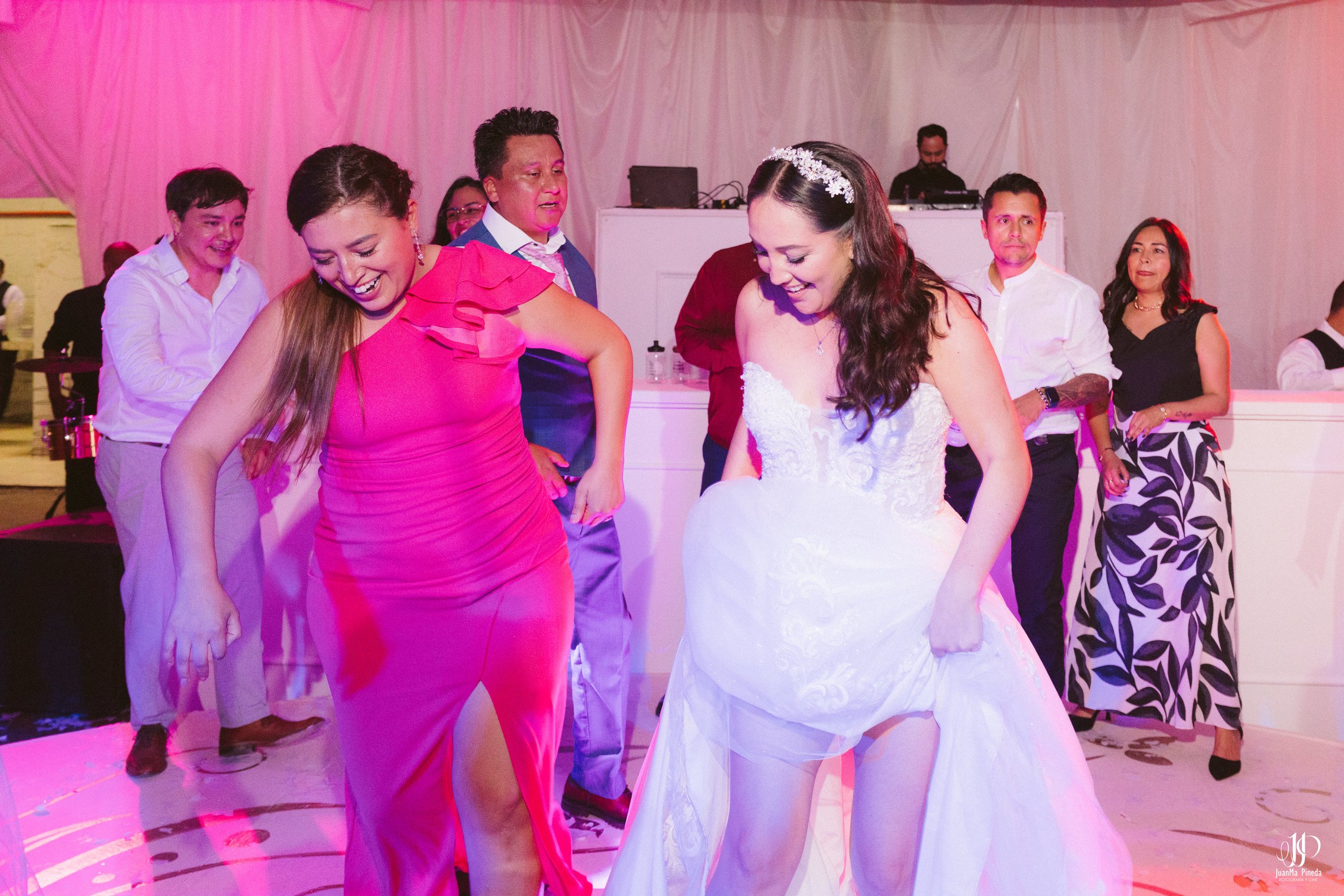 Un momento eterno: Celebrando el amor en la Recepción Social de Quinta Los Agapantos, Guadalajara.