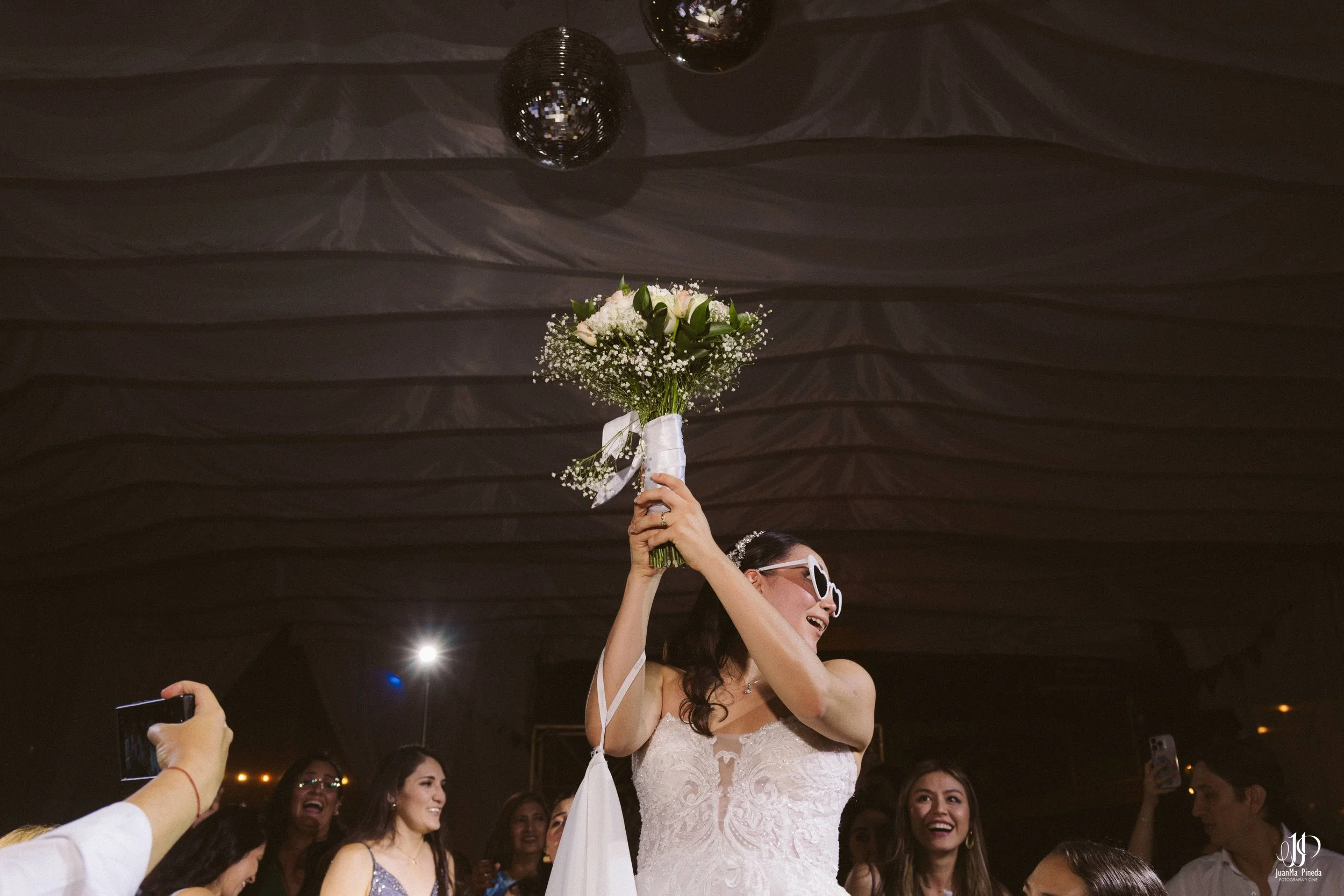 Un momento eterno: Celebrando el amor en la Recepción Social de Quinta Los Agapantos, Guadalajara.