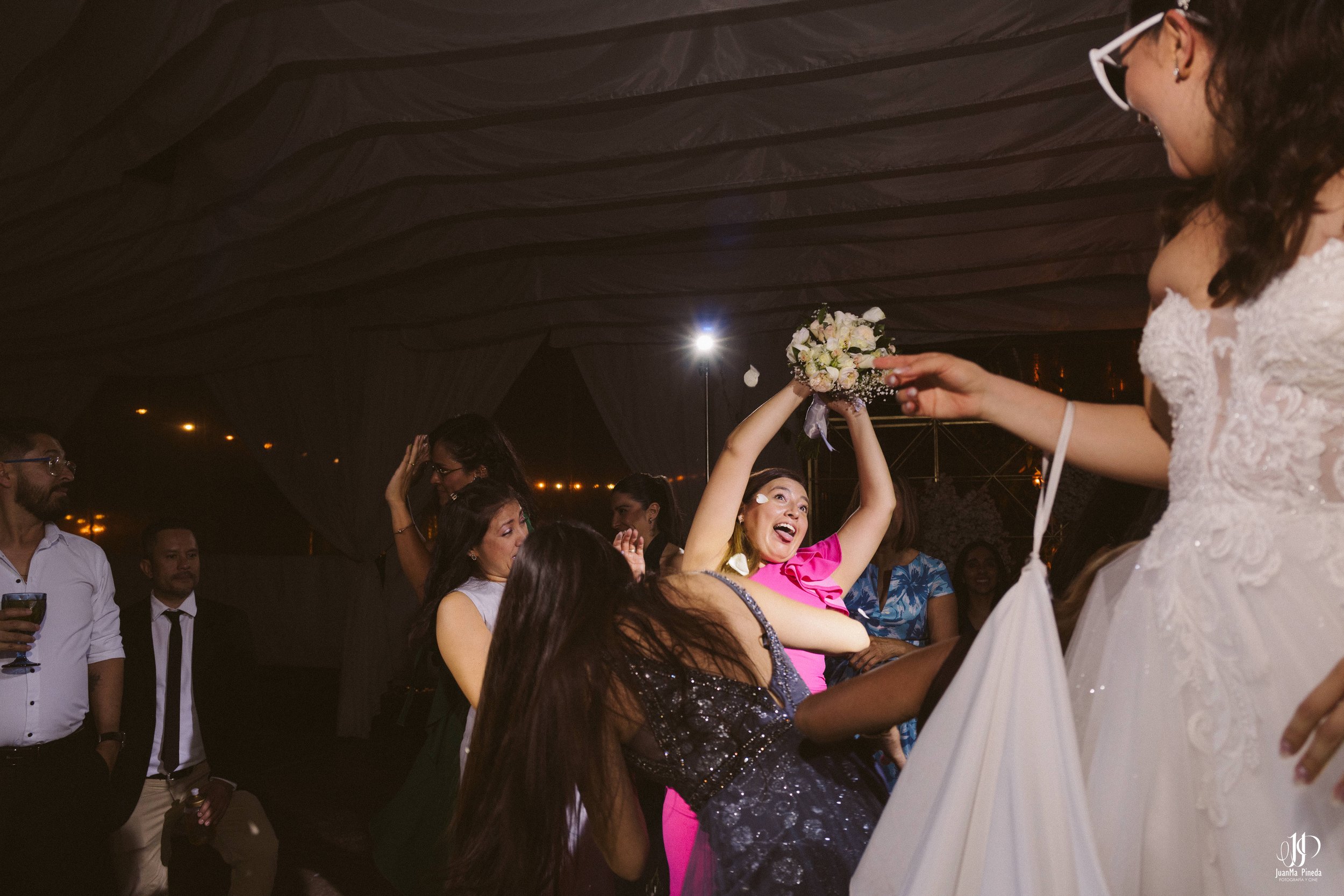 Un momento eterno: Celebrando el amor en la Recepción Social de Quinta Los Agapantos, Guadalajara.