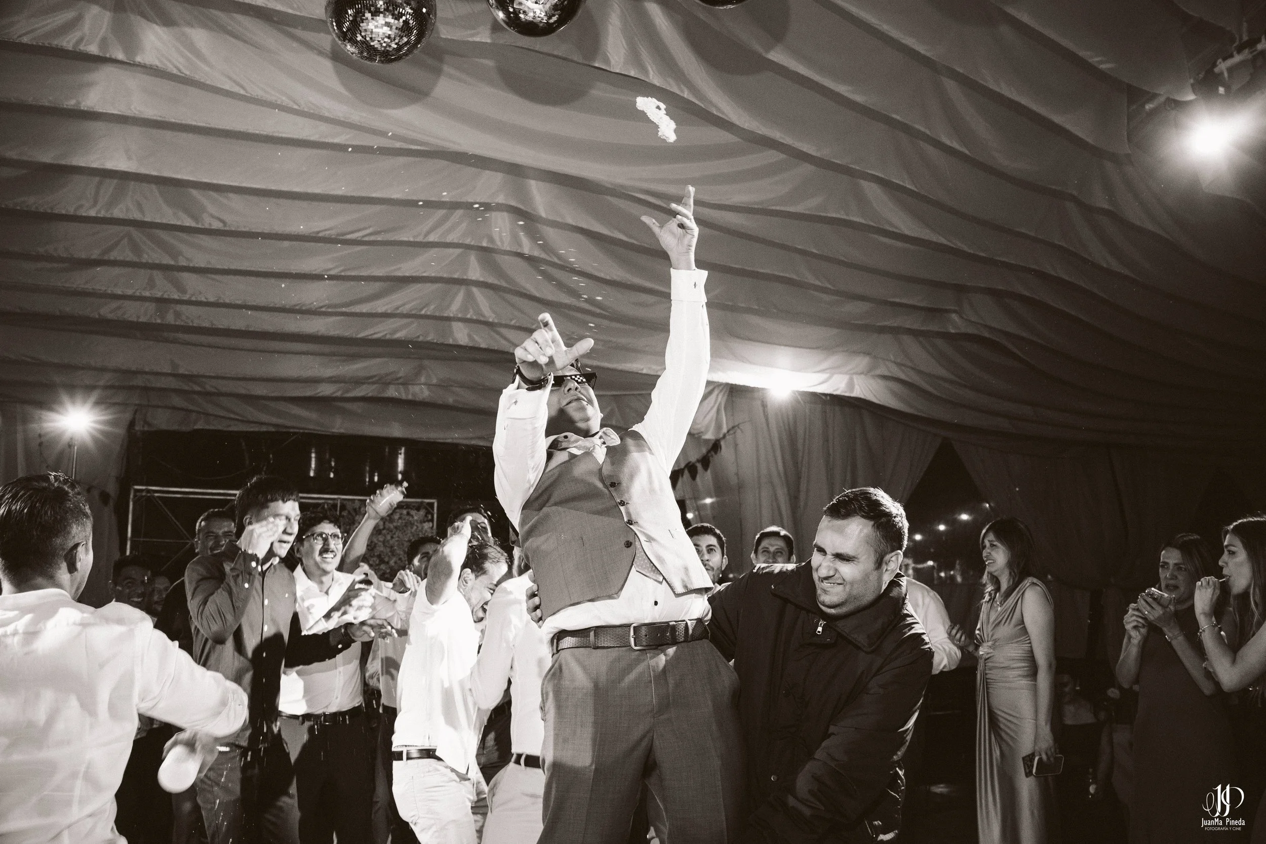 Un momento eterno: Celebrando el amor en la Recepción Social de Quinta Los Agapantos, Guadalajara.