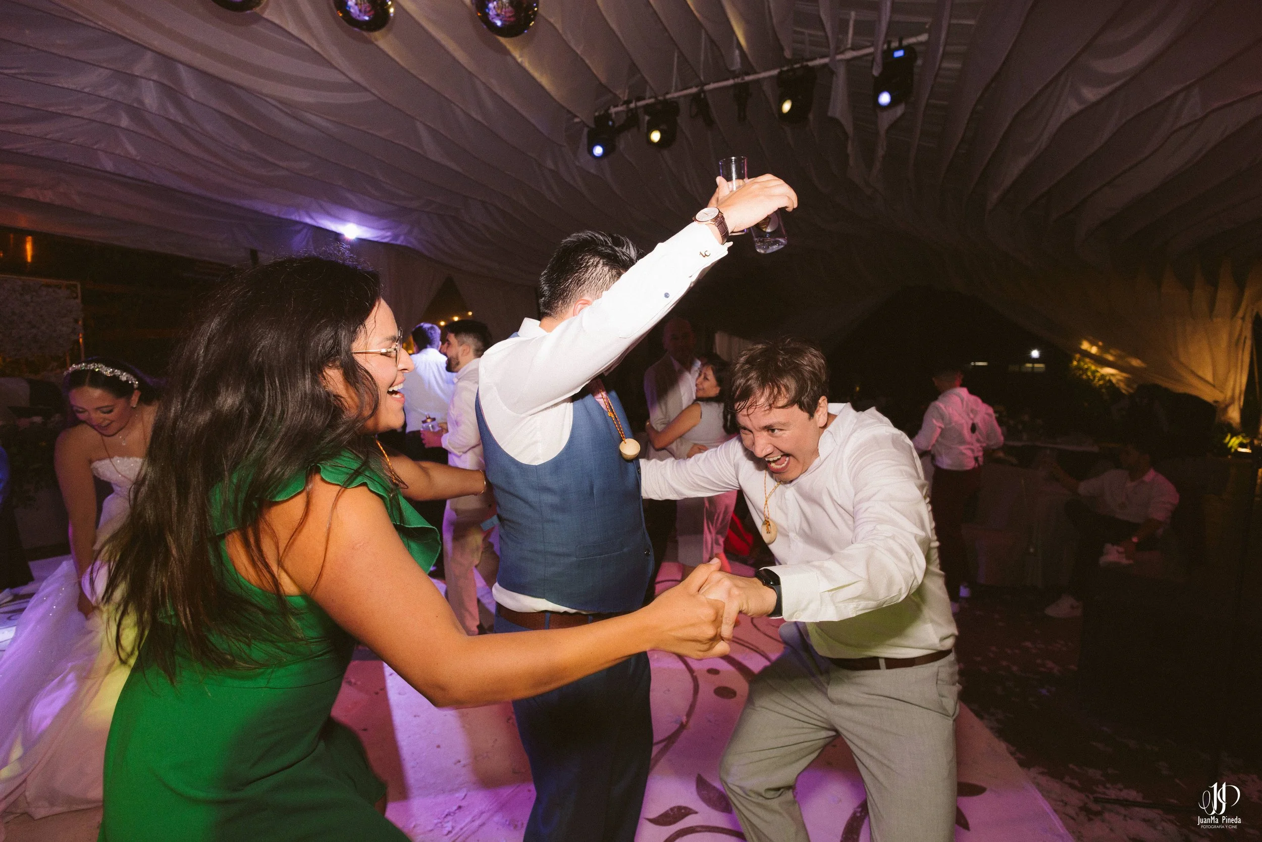 Un momento eterno: Celebrando el amor en la Recepción Social de Quinta Los Agapantos, Guadalajara.