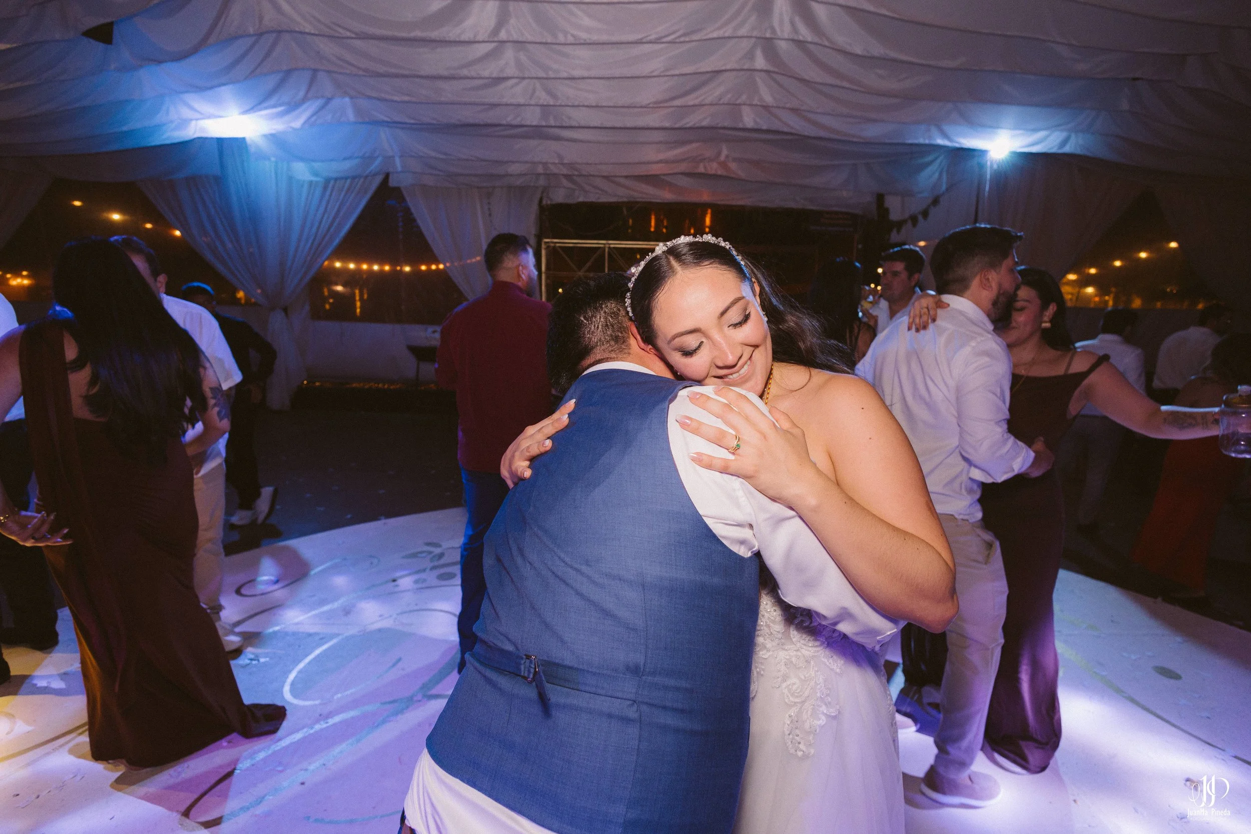 Un momento eterno: Celebrando el amor en la Recepción Social de Quinta Los Agapantos, Guadalajara.