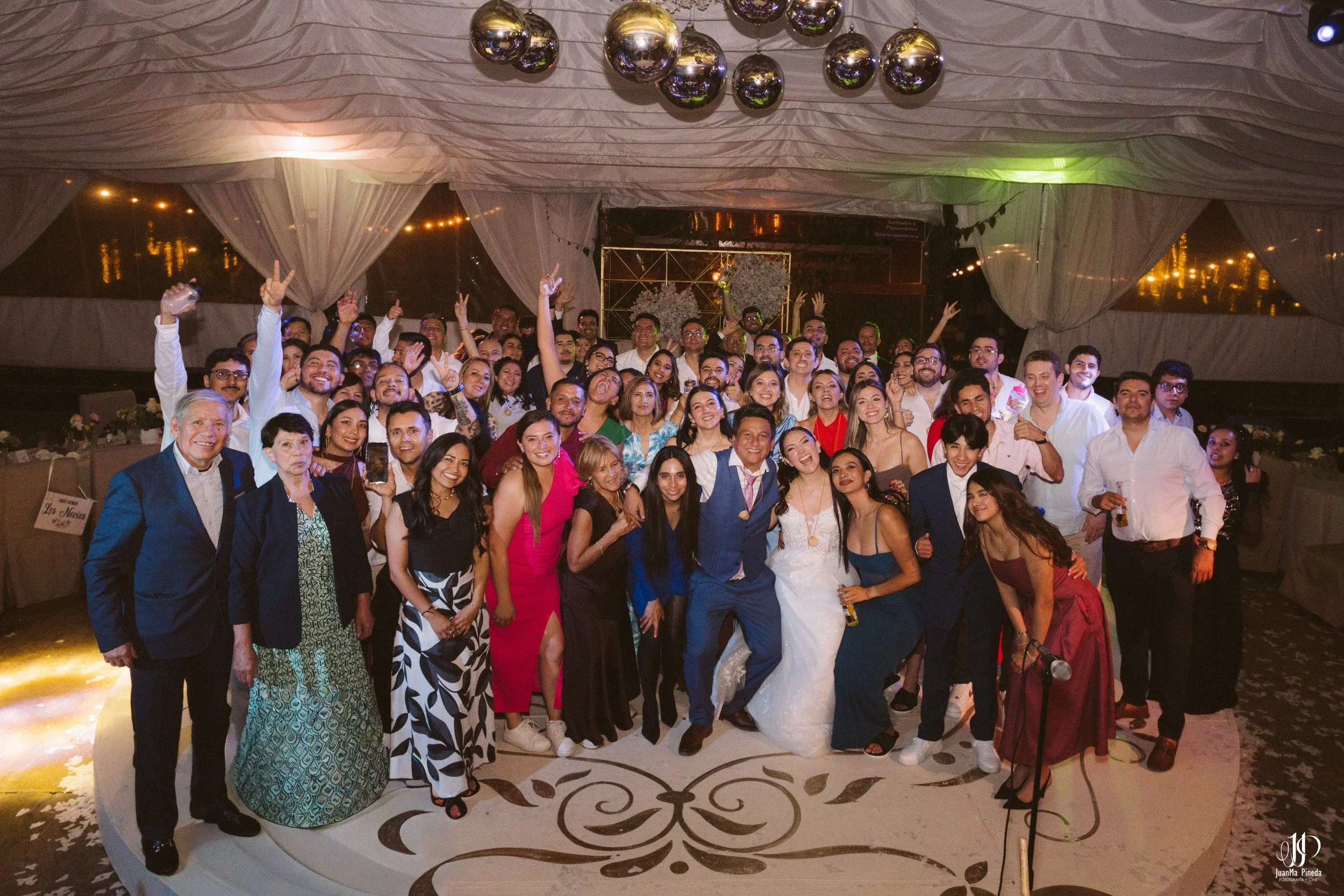 Un momento eterno: Celebrando el amor en la Recepción Social de Quinta Los Agapantos, Guadalajara.