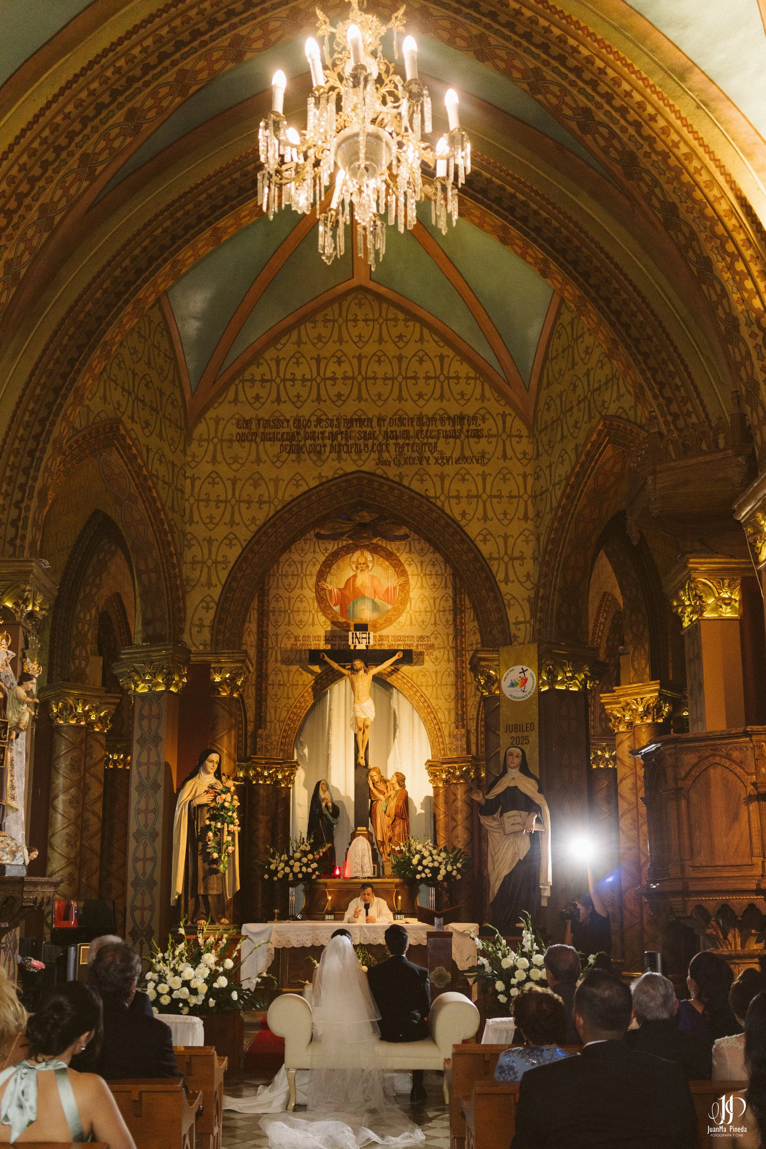 Ceremonia Religiosa en la Capilla del Calvario: Momentos Eternos en Bodas Destino en Atotonilco El Alto, Jalisco