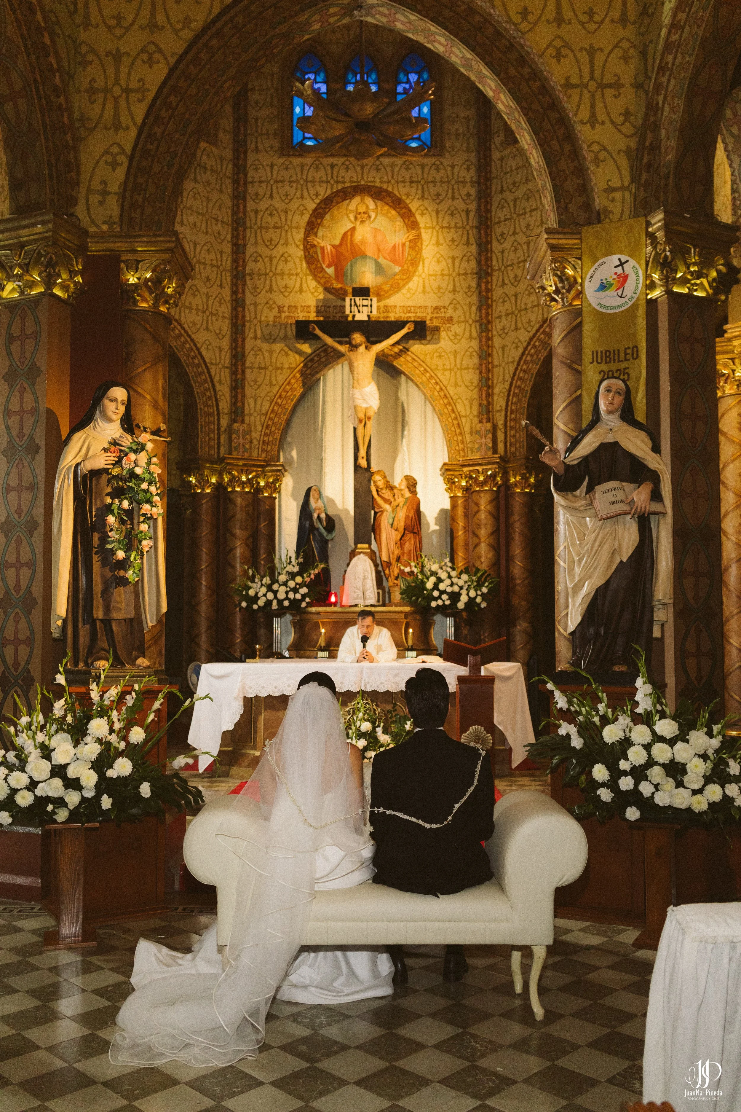 Ceremonia Religiosa en la Capilla del Calvario: Momentos Eternos en Bodas Destino en Atotonilco El Alto, Jalisco