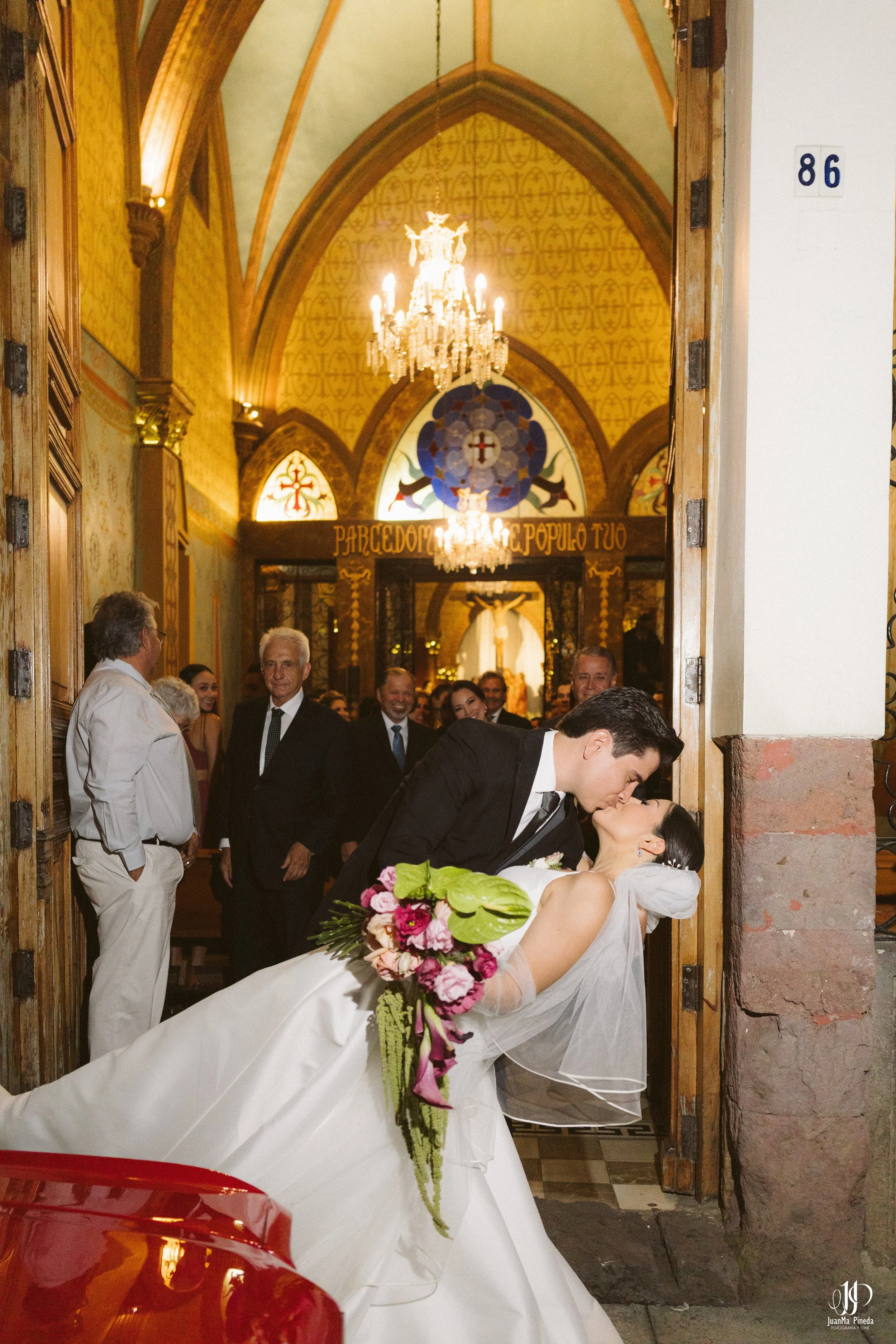 Ceremonia Religiosa en la Capilla del Calvario: Momentos Eternos en Bodas Destino en Atotonilco El Alto, Jalisco