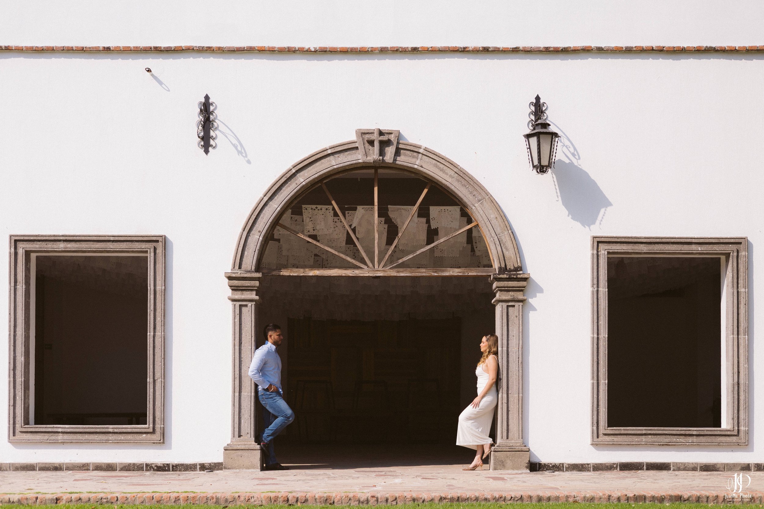 Pre-Boda / Save The Date con Estilo en Hacienda Santa Cruz del Valle Eventos: Capturando Momentos Íntimos Antes del Gran Día