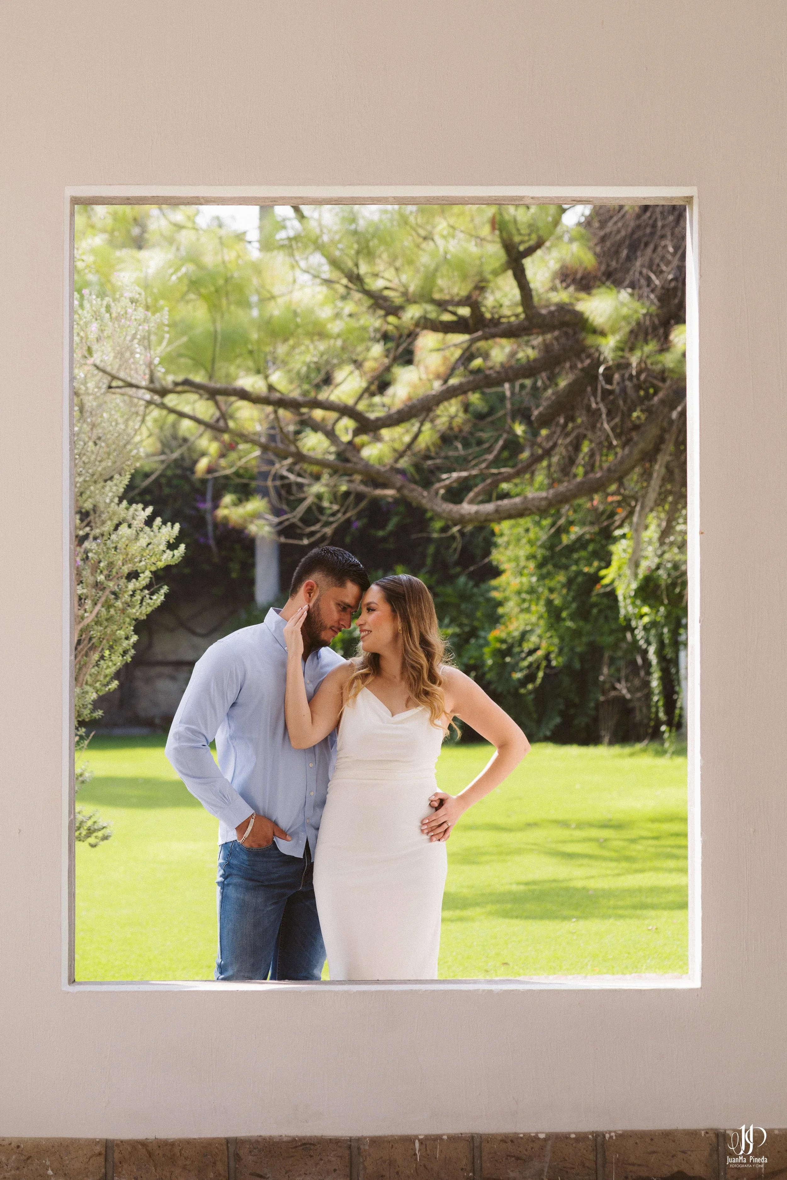 Pre-Boda / Save The Date con Estilo en Hacienda Santa Cruz del Valle Eventos: Capturando Momentos Íntimos Antes del Gran Día