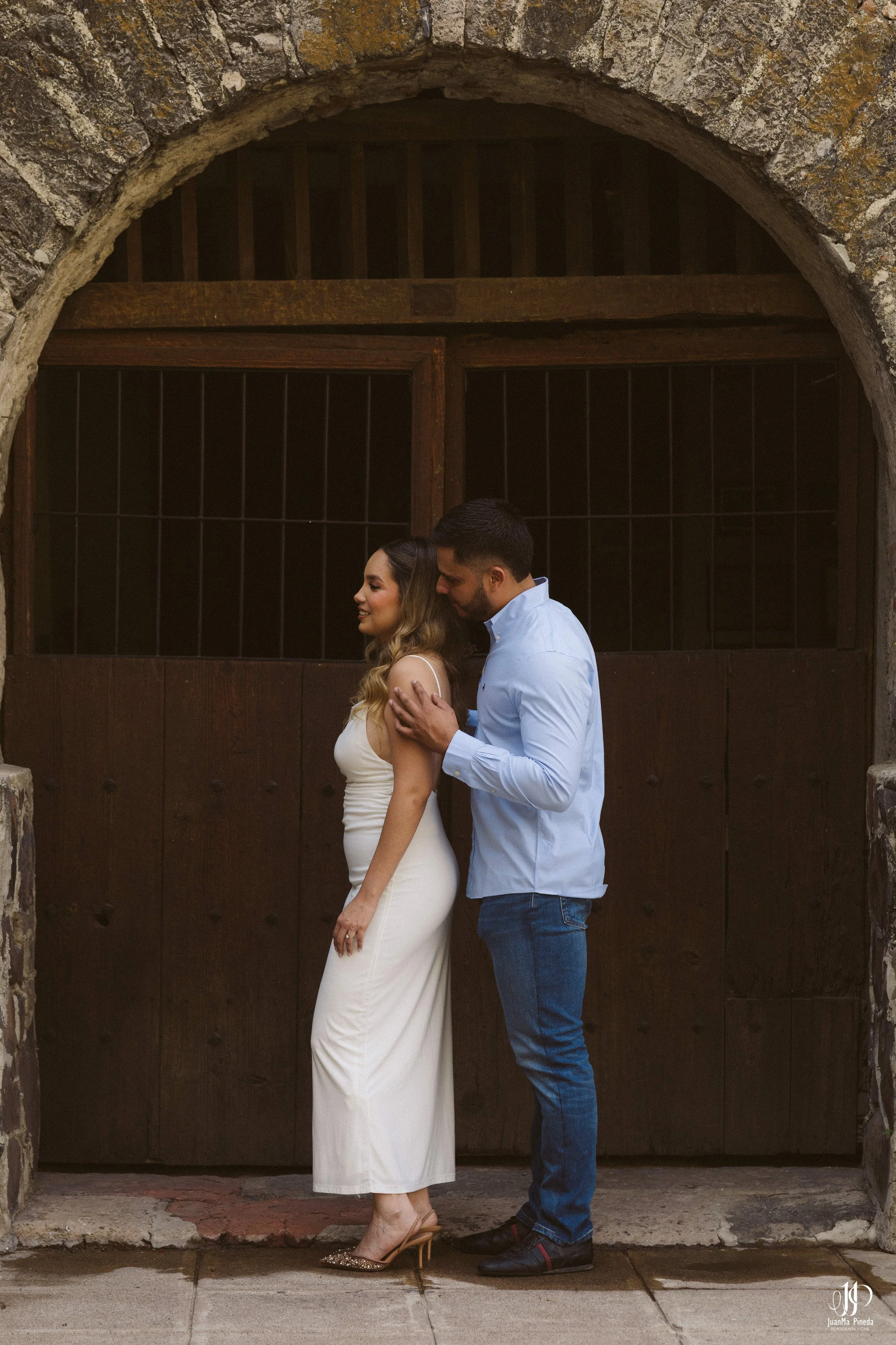 Pre-Boda / Save The Date con Estilo en Hacienda Santa Cruz del Valle Eventos: Capturando Momentos Íntimos Antes del Gran Día