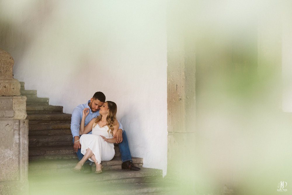 Pre-Boda / Save The Date con Estilo en Hacienda Santa Cruz del Valle Eventos: Capturando Momentos Íntimos Antes del Gran Día