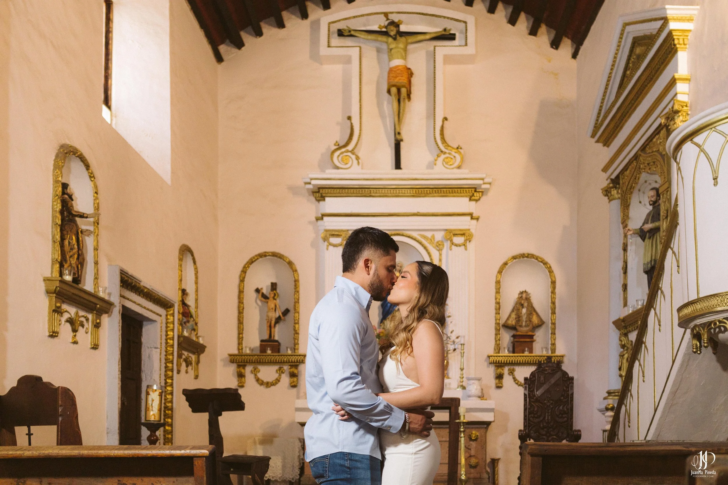 Pre-Boda / Save The Date con Estilo en Hacienda Santa Cruz del Valle Eventos: Capturando Momentos Íntimos Antes del Gran Día