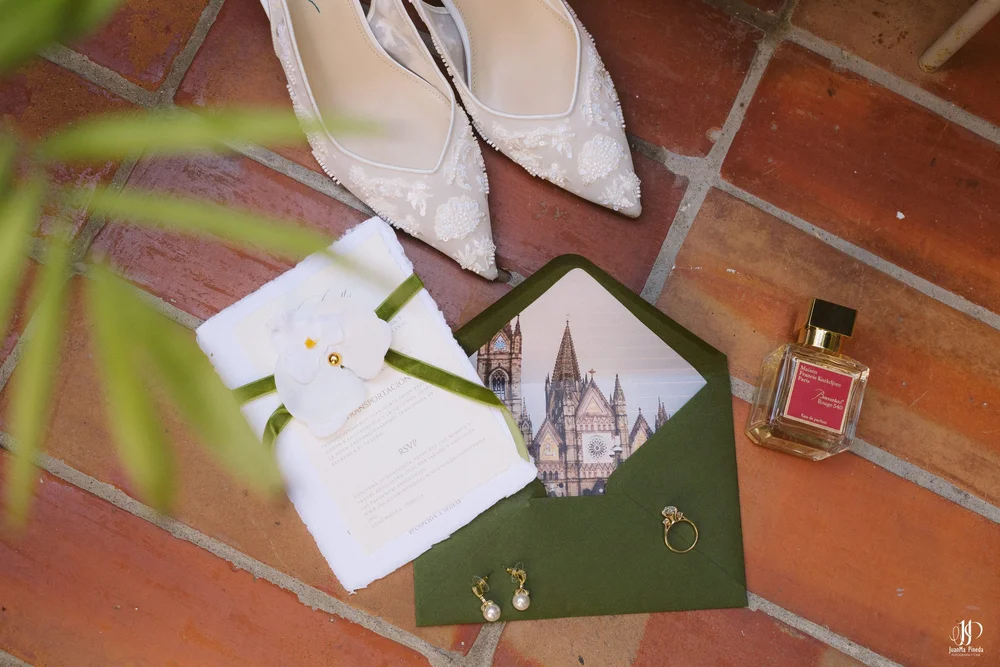 Un Amor Eterno entre la Grandeza del Templo Expiatorio y la Elegancia de Hacienda Concepción Eventos