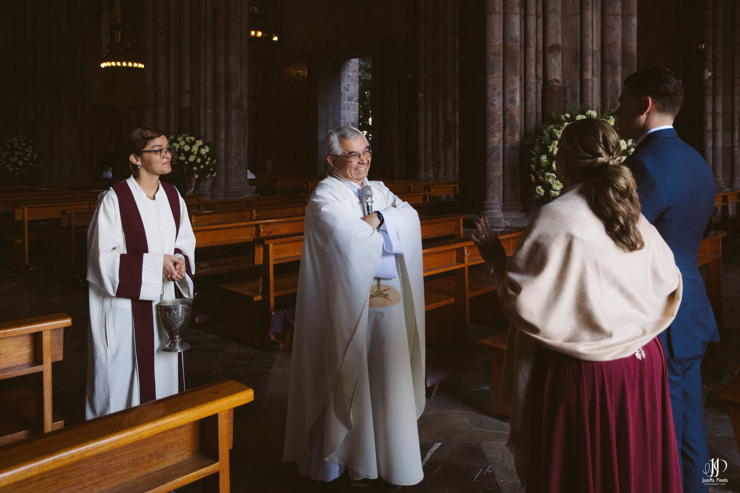 Un Amor Eterno entre la Grandeza del Templo Expiatorio y la Elegancia de Hacienda Concepción Eventos