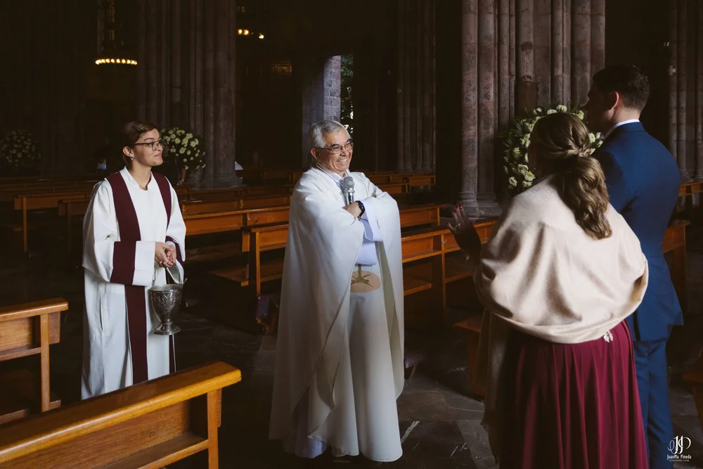 Un Amor Eterno entre la Grandeza del Templo Expiatorio y la Elegancia de Hacienda Concepción Eventos