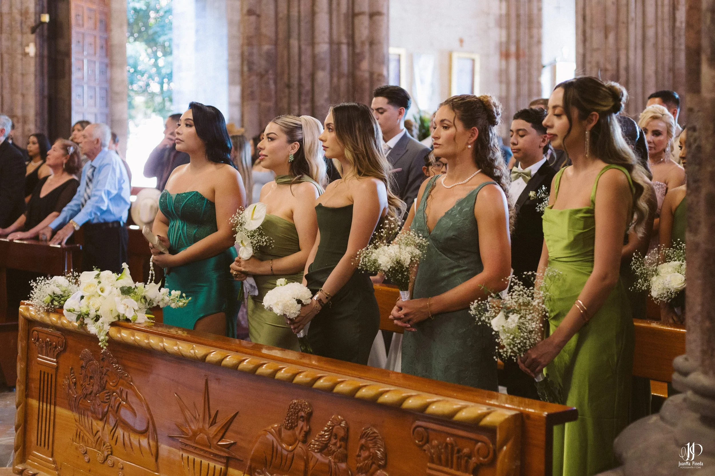 Un Amor Eterno entre la Grandeza del Templo Expiatorio y la Elegancia de Hacienda Concepción Eventos