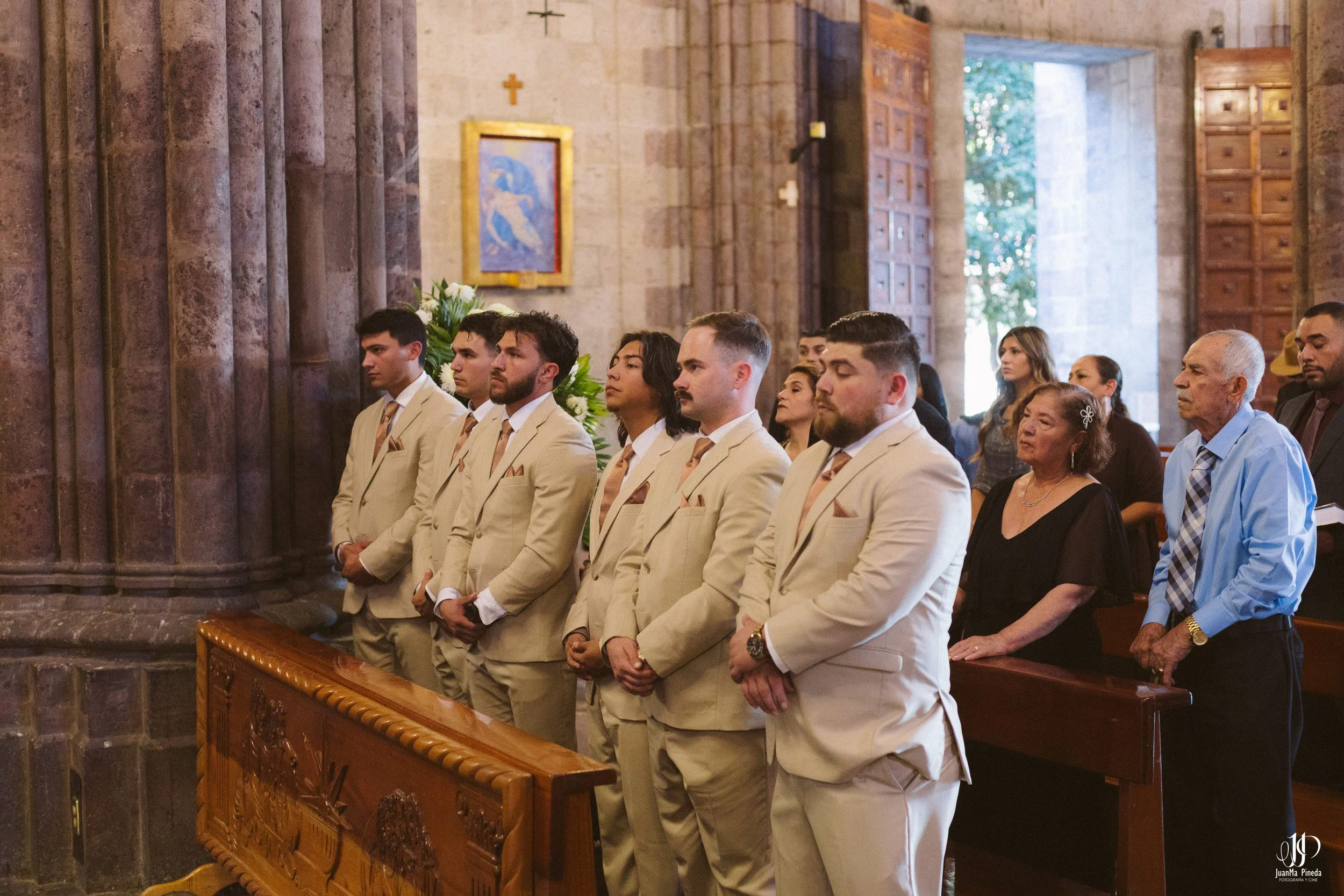 Un Amor Eterno entre la Grandeza del Templo Expiatorio y la Elegancia de Hacienda Concepción Eventos