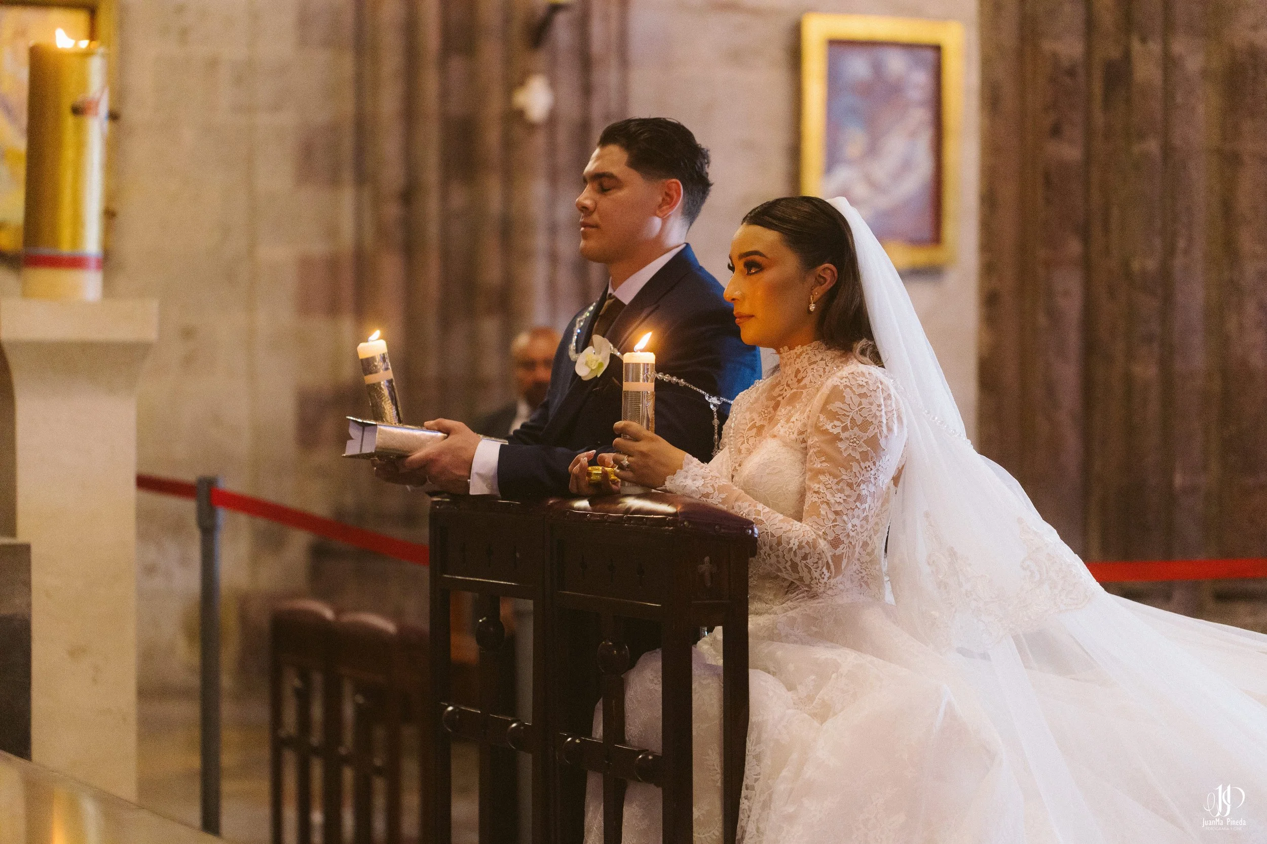 Un Amor Eterno entre la Grandeza del Templo Expiatorio y la Elegancia de Hacienda Concepción Eventos
