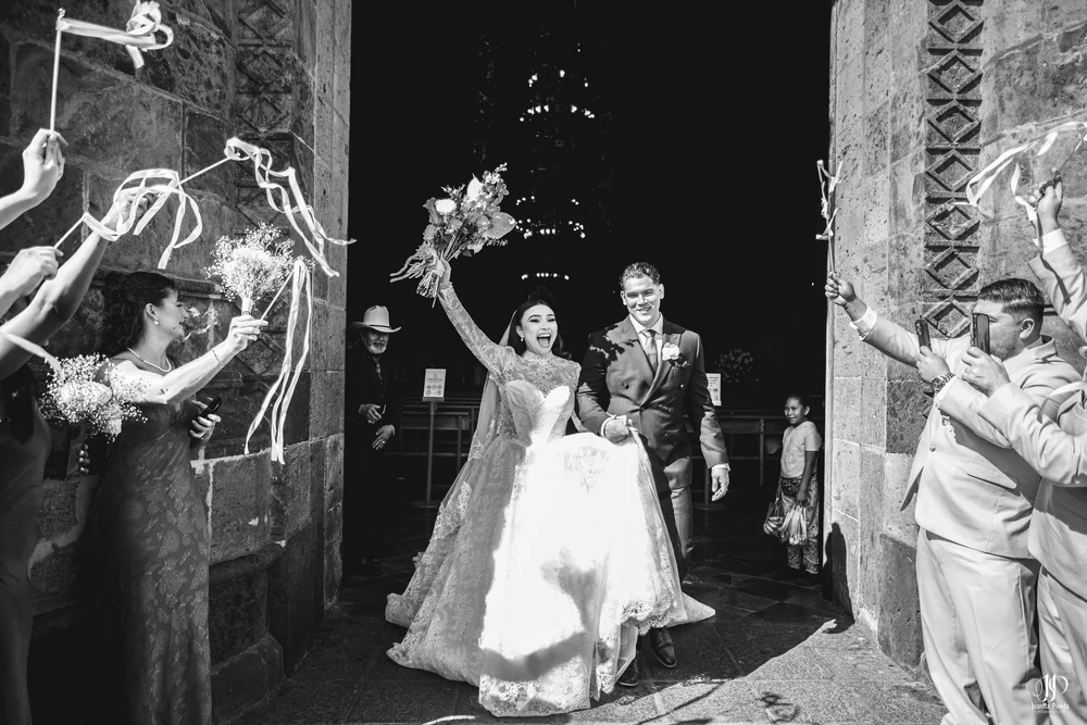 Un Amor Eterno entre la Grandeza del Templo Expiatorio y la Elegancia de Hacienda Concepción Eventos