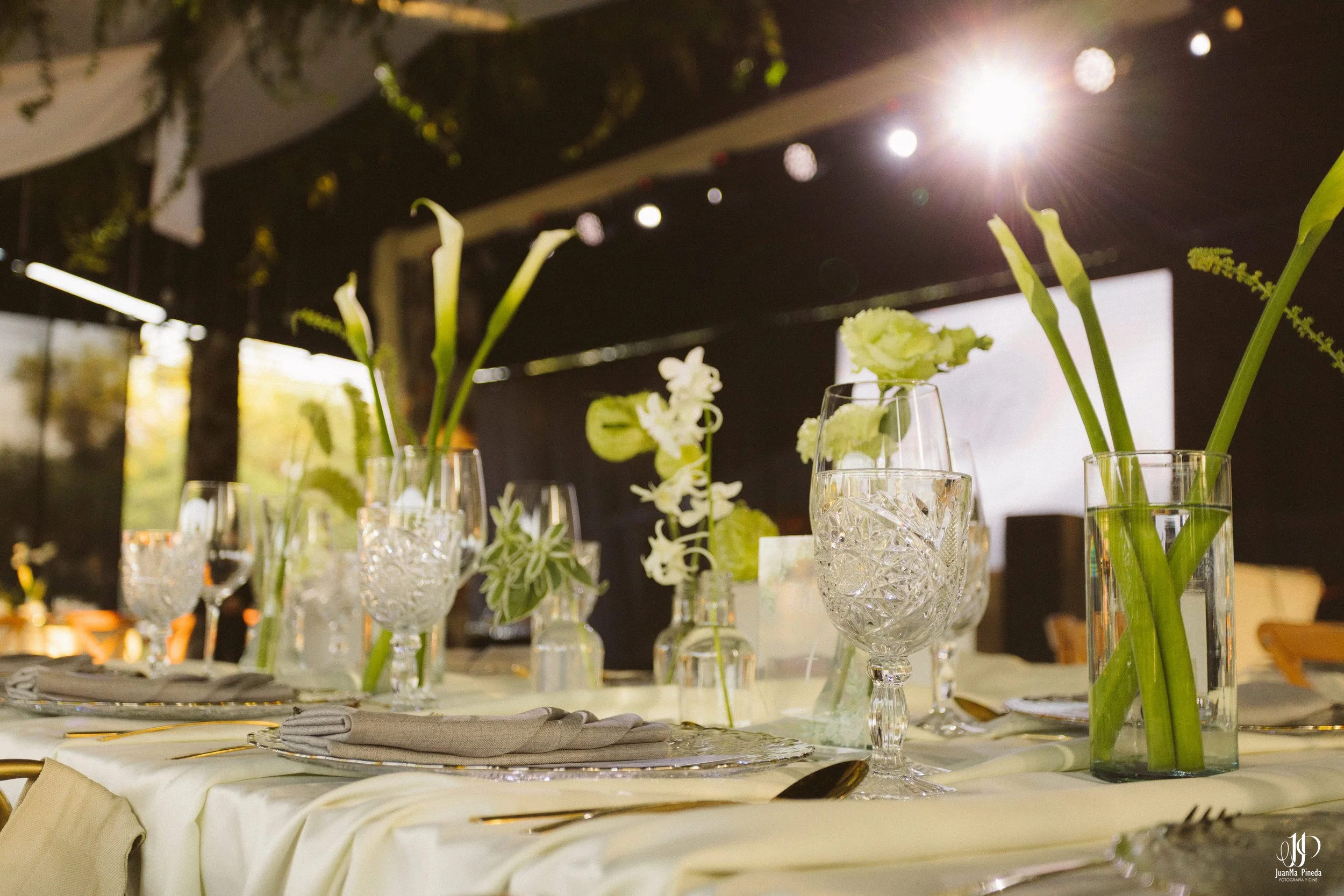 Un Amor Eterno entre la Grandeza del Templo Expiatorio y la Elegancia de Hacienda Concepción Eventos