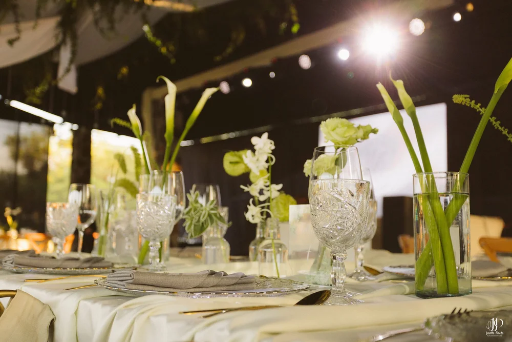 Un Amor Eterno entre la Grandeza del Templo Expiatorio y la Elegancia de Hacienda Concepción Eventos