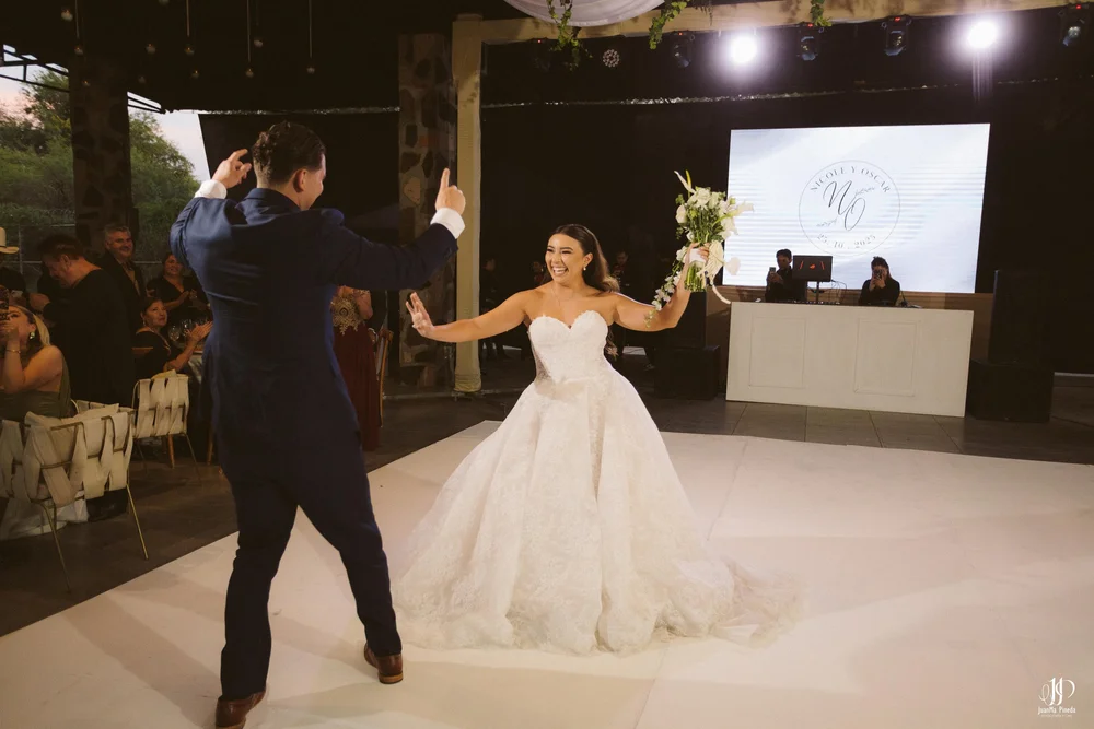 Un Amor Eterno entre la Grandeza del Templo Expiatorio y la Elegancia de Hacienda Concepción Eventos