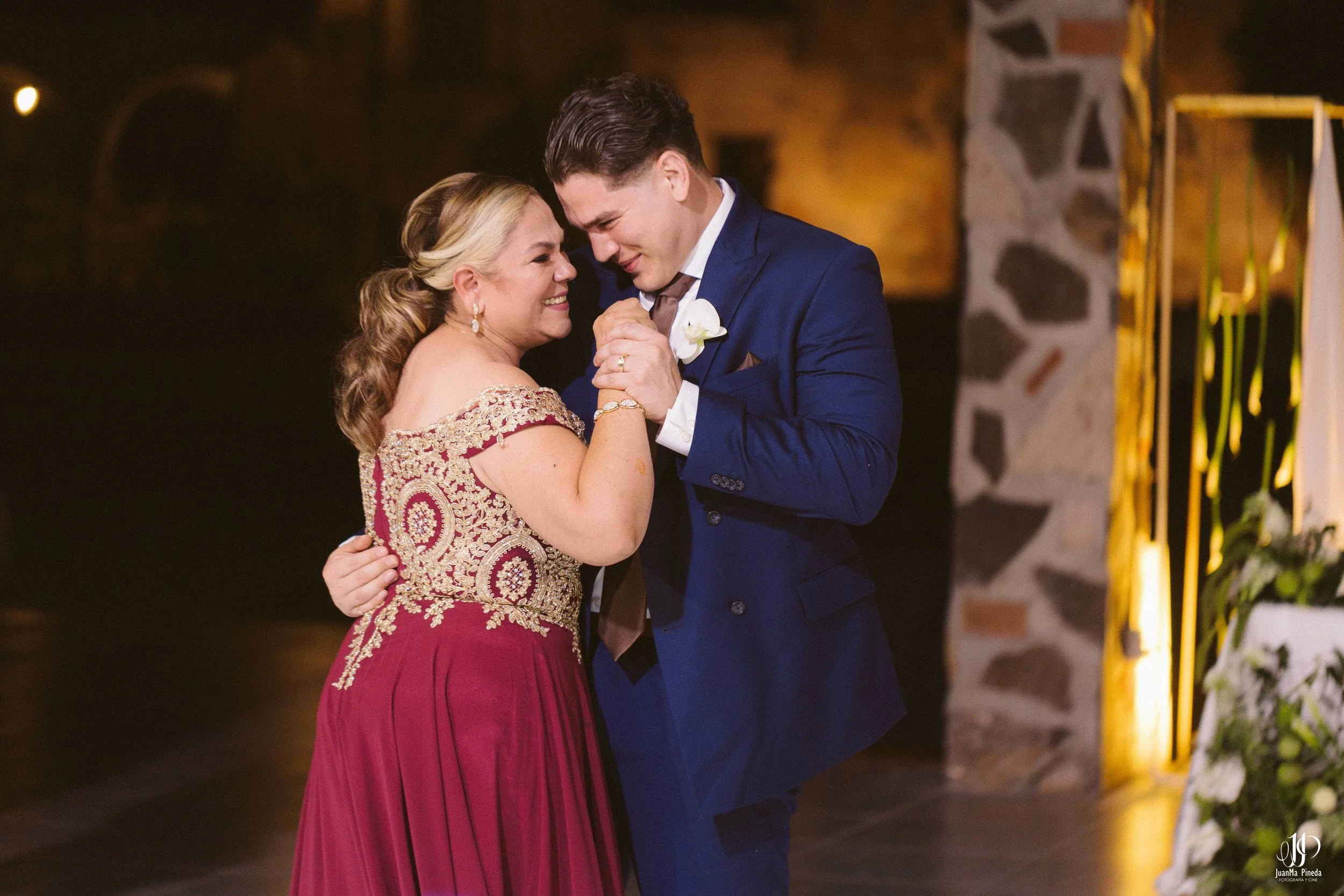 Un Amor Eterno entre la Grandeza del Templo Expiatorio y la Elegancia de Hacienda Concepción Eventos