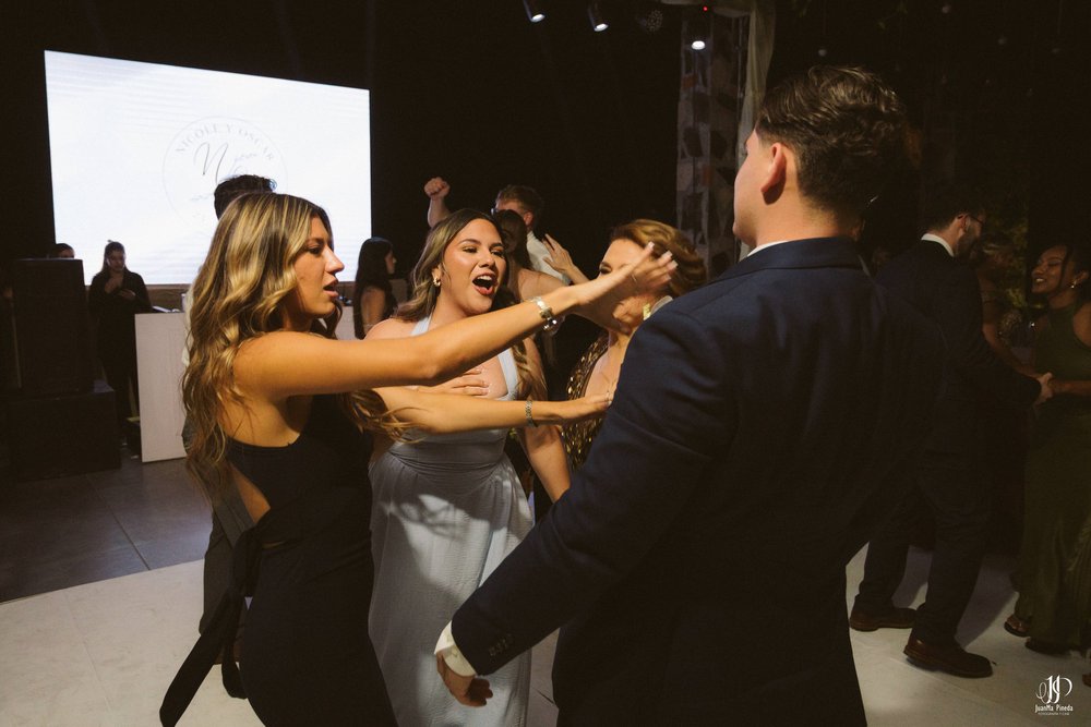 Un Amor Eterno entre la Grandeza del Templo Expiatorio y la Elegancia de Hacienda Concepción Eventos