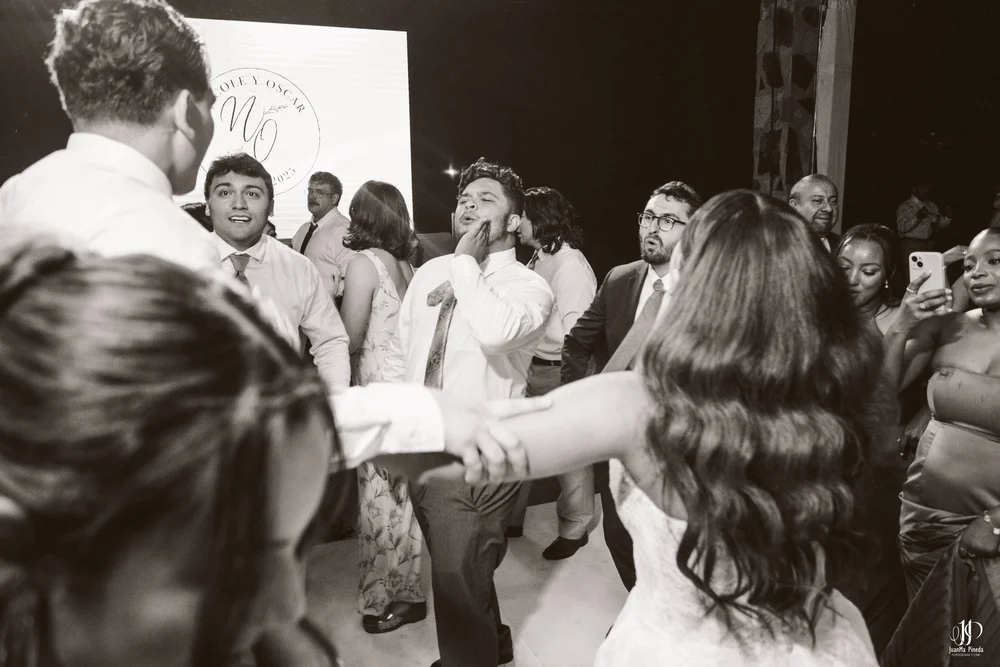 Un Amor Eterno entre la Grandeza del Templo Expiatorio y la Elegancia de Hacienda Concepción Eventos